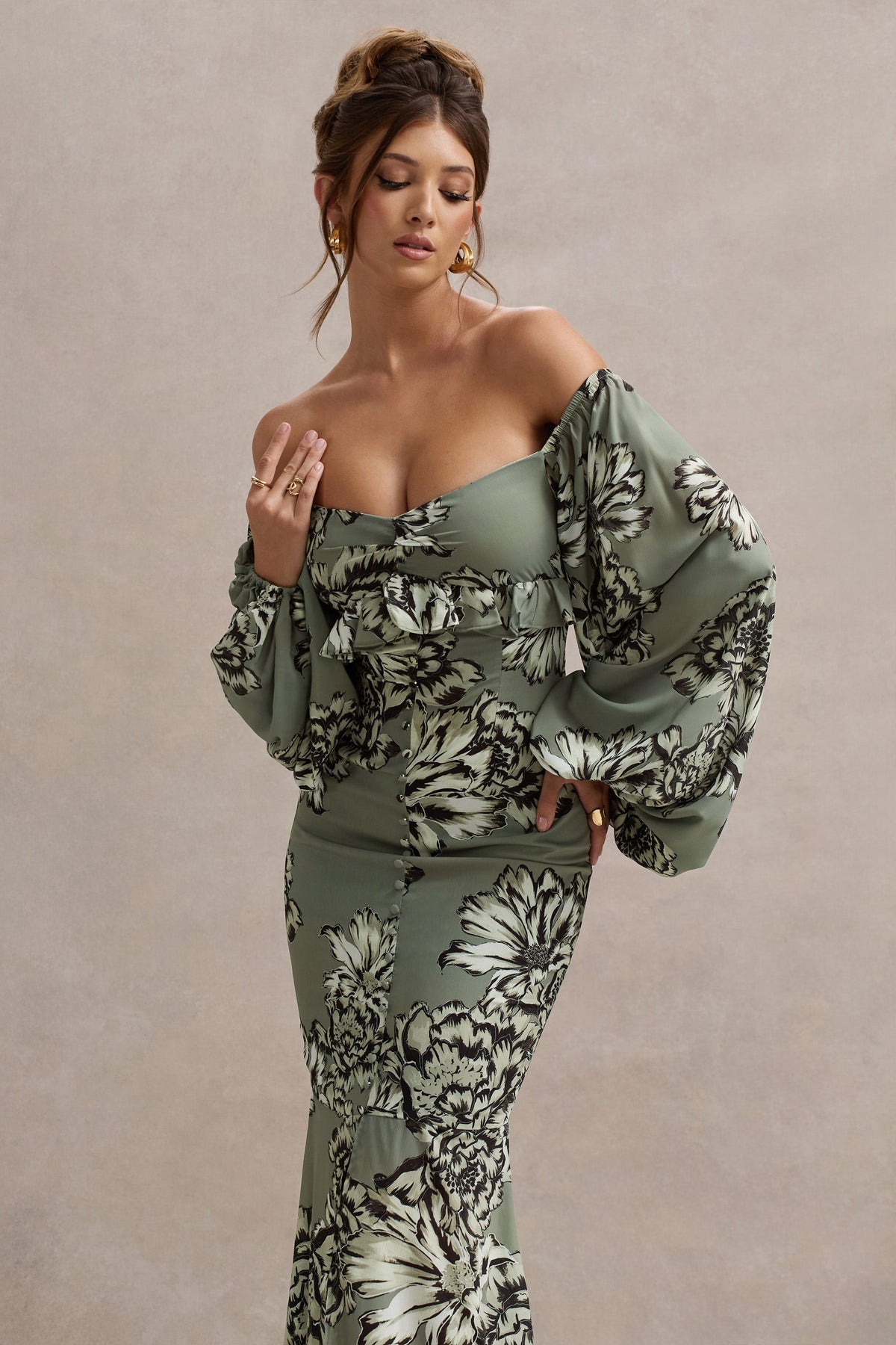 Murcia | Robe longue  à manches bouffantes en chiffon imprimé floral olive avec boutons