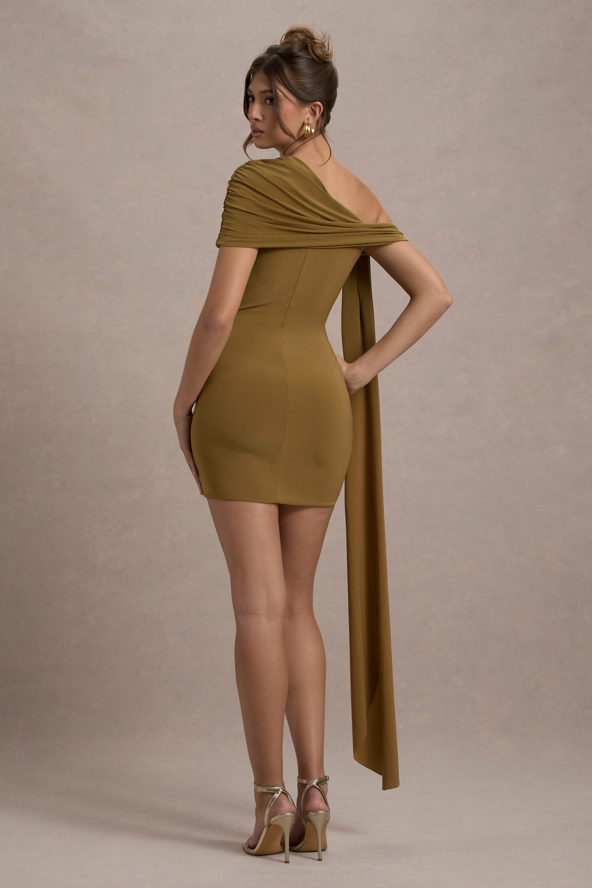 WB_CC_HR_CL135317010-AlessioMustardOne-ShoulderMiniDressWithDrape11