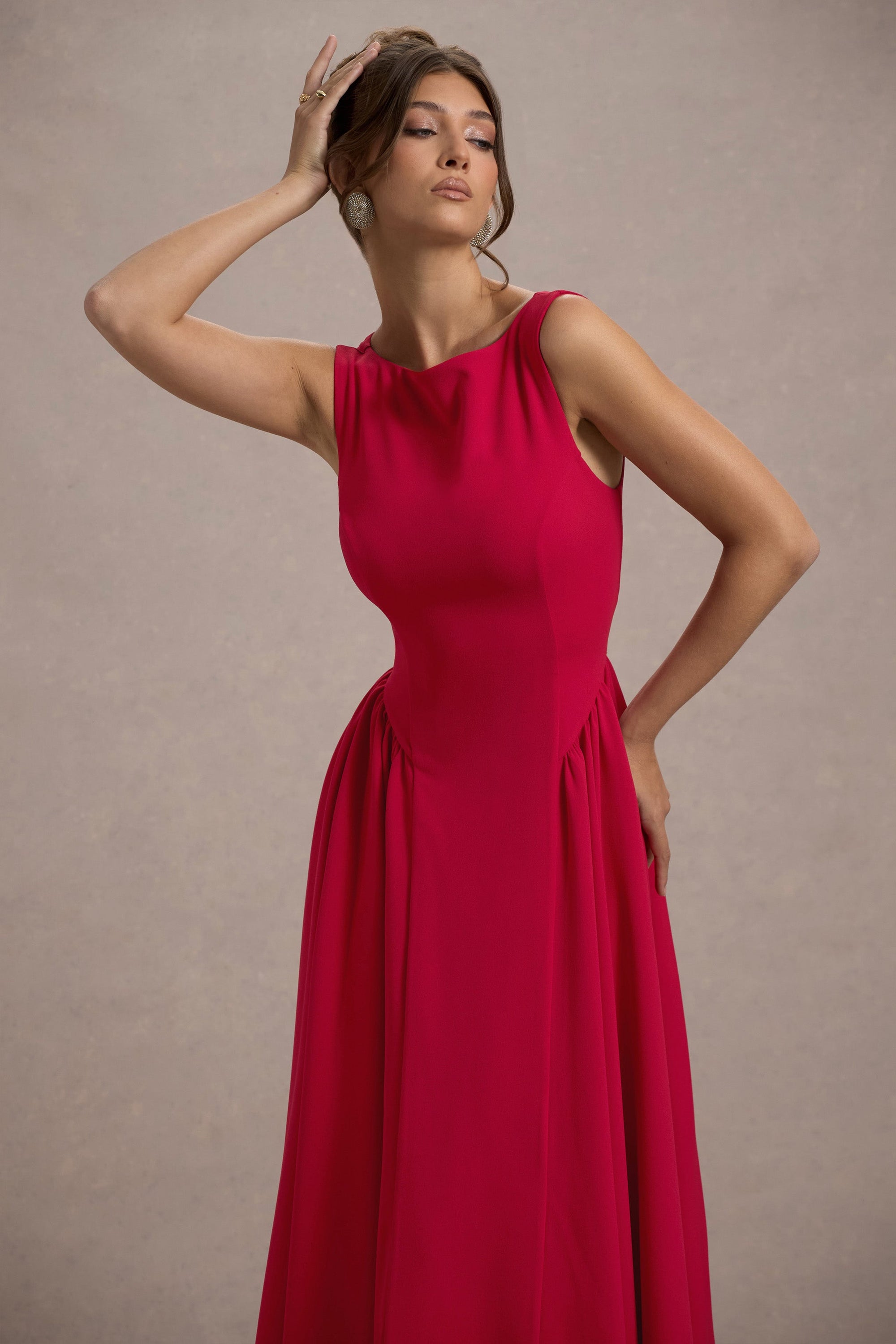 Muriel | Robe mi-Longue rouge à encolure bateau et ourlet volumineux