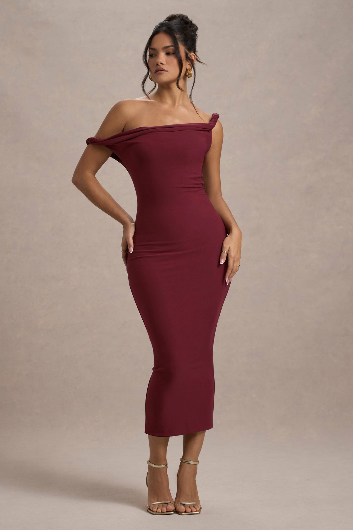Salome | Robe mi-longue rouge cerise torsadée et asymétrique
