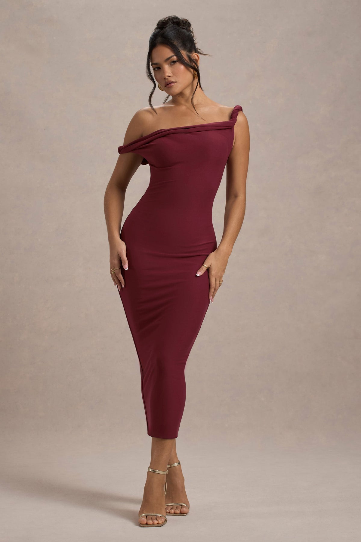 Salome | Robe mi-longue rouge cerise torsadée et asymétrique