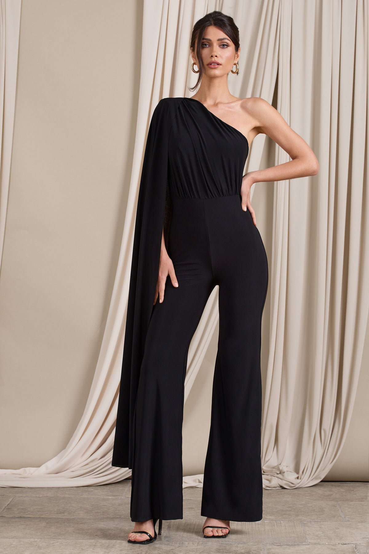 Aurora | Combinaison noire à manche cape asymétrique