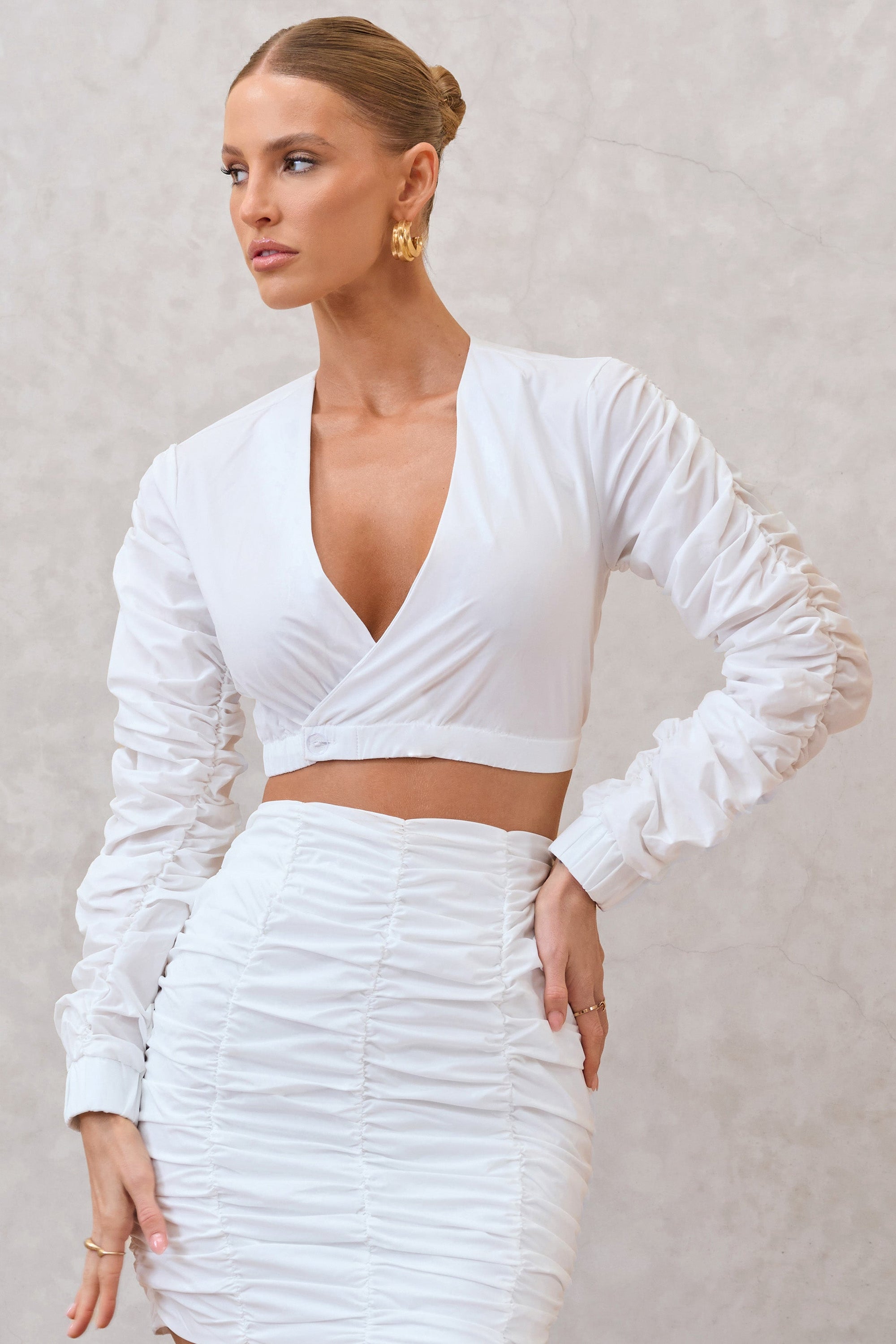 Sundown | Chemise courte blanche cache-cœur a manches froncees