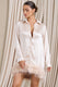 Step It Up | Mini-robe chemise ivoire en satin avec bordure en plumes
