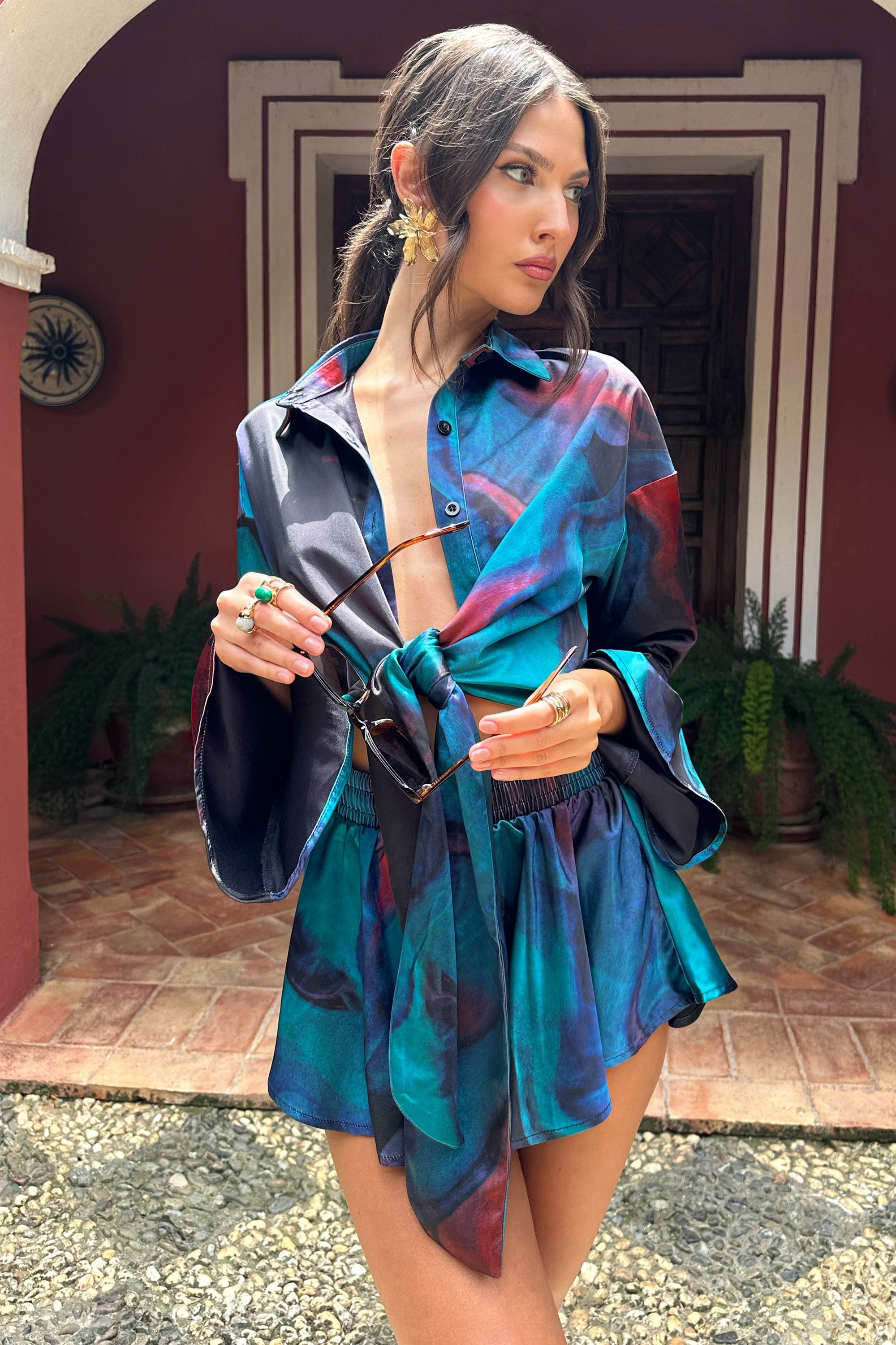 Marisela | Chemise crop top en satin imprimé bleu  à manches longues