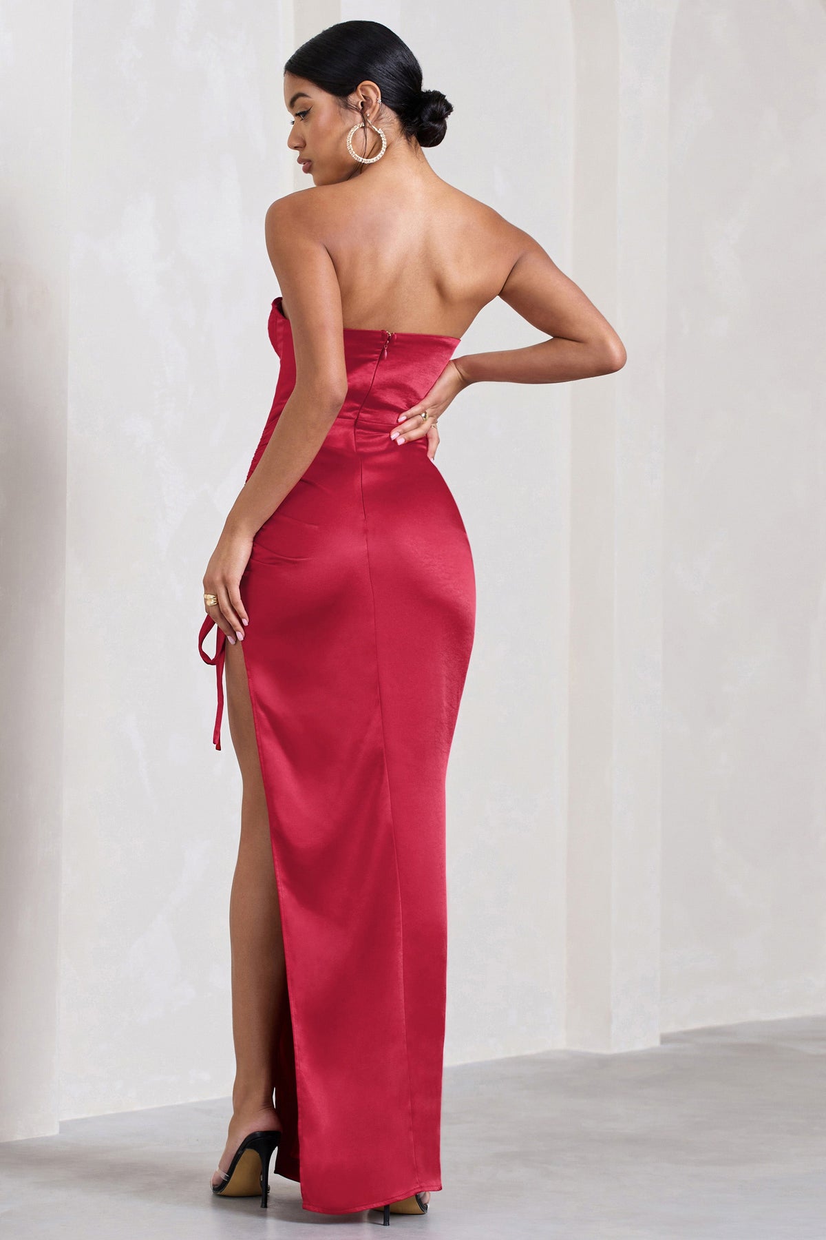Expose | Robe longue rouge asymétrique en satin et corset