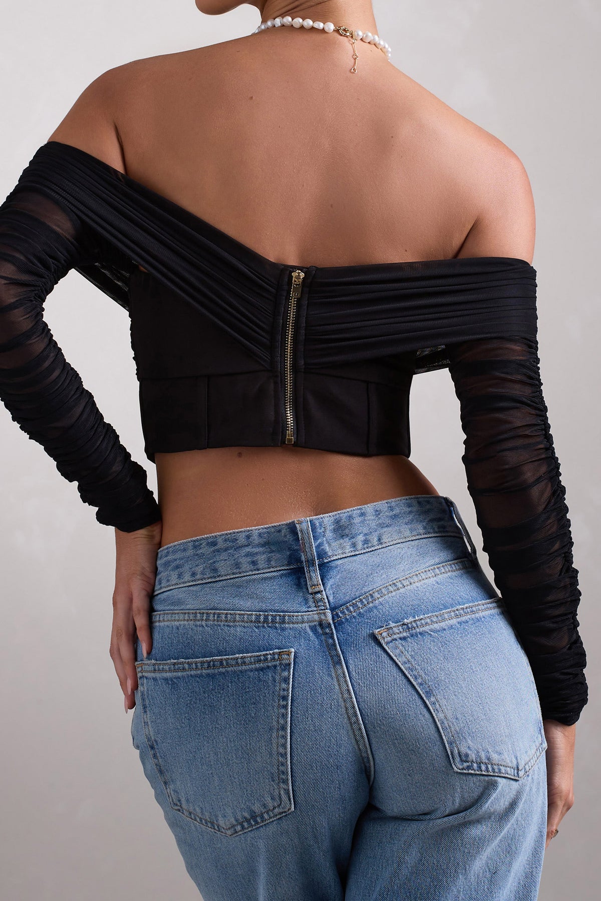 Dramatic Haut corset a col bardot et manches longues Club L London FR