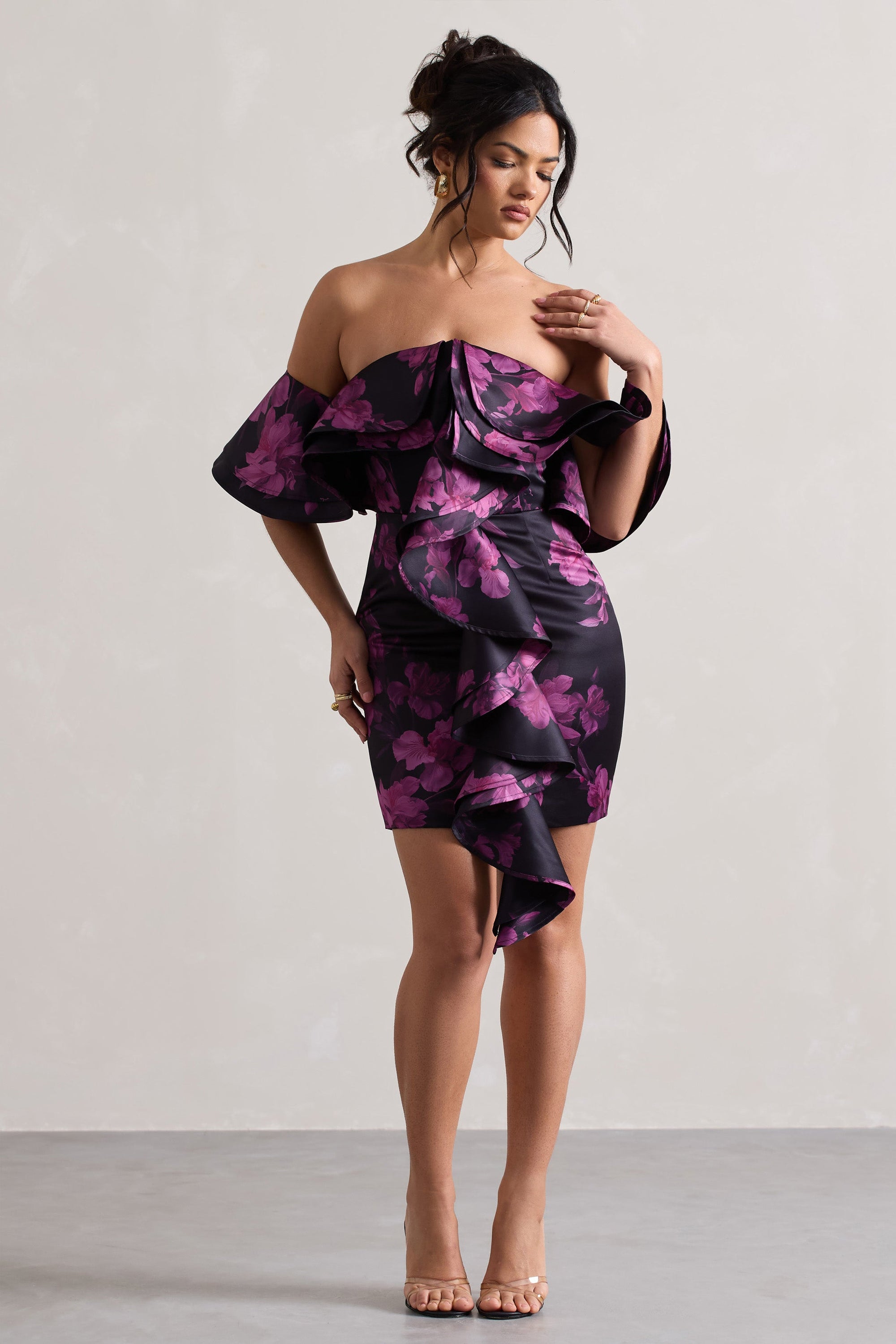 Aspen | Mini robe noire fleurit à encolure bardot et fronces