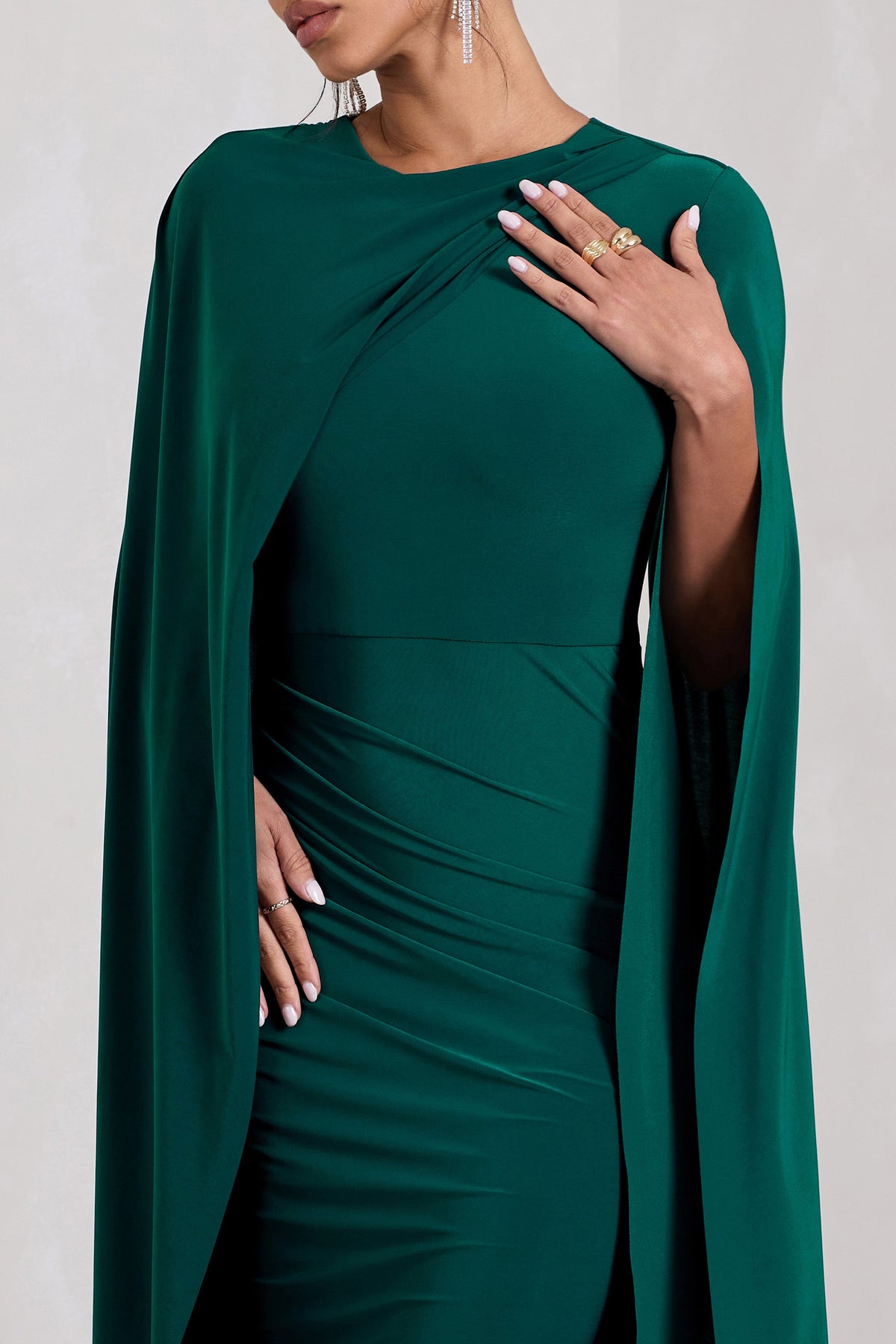 Marysol | Robe mi-longue vert bouteille asymétrique avec cape