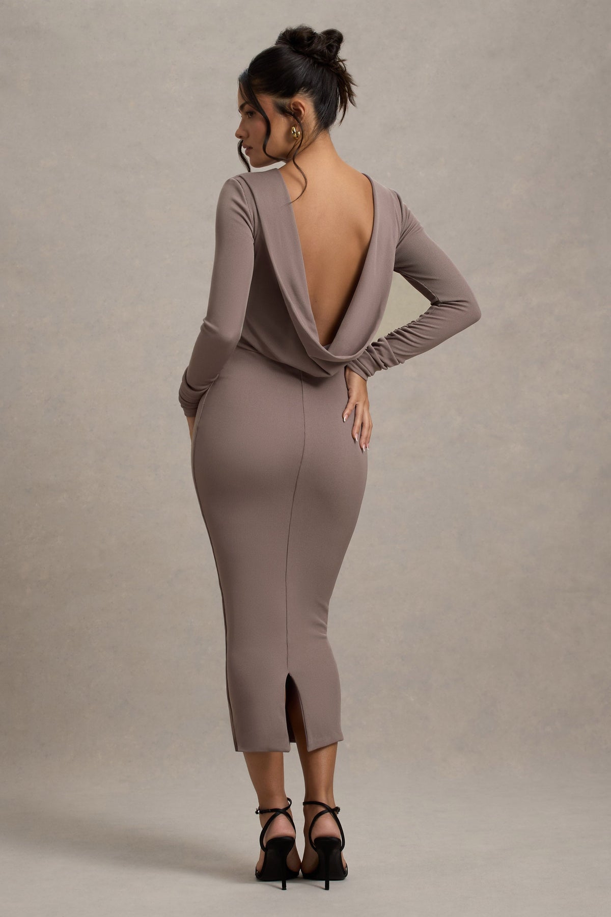 Madden | Robe mi-longue taupe en tricot à dos nu