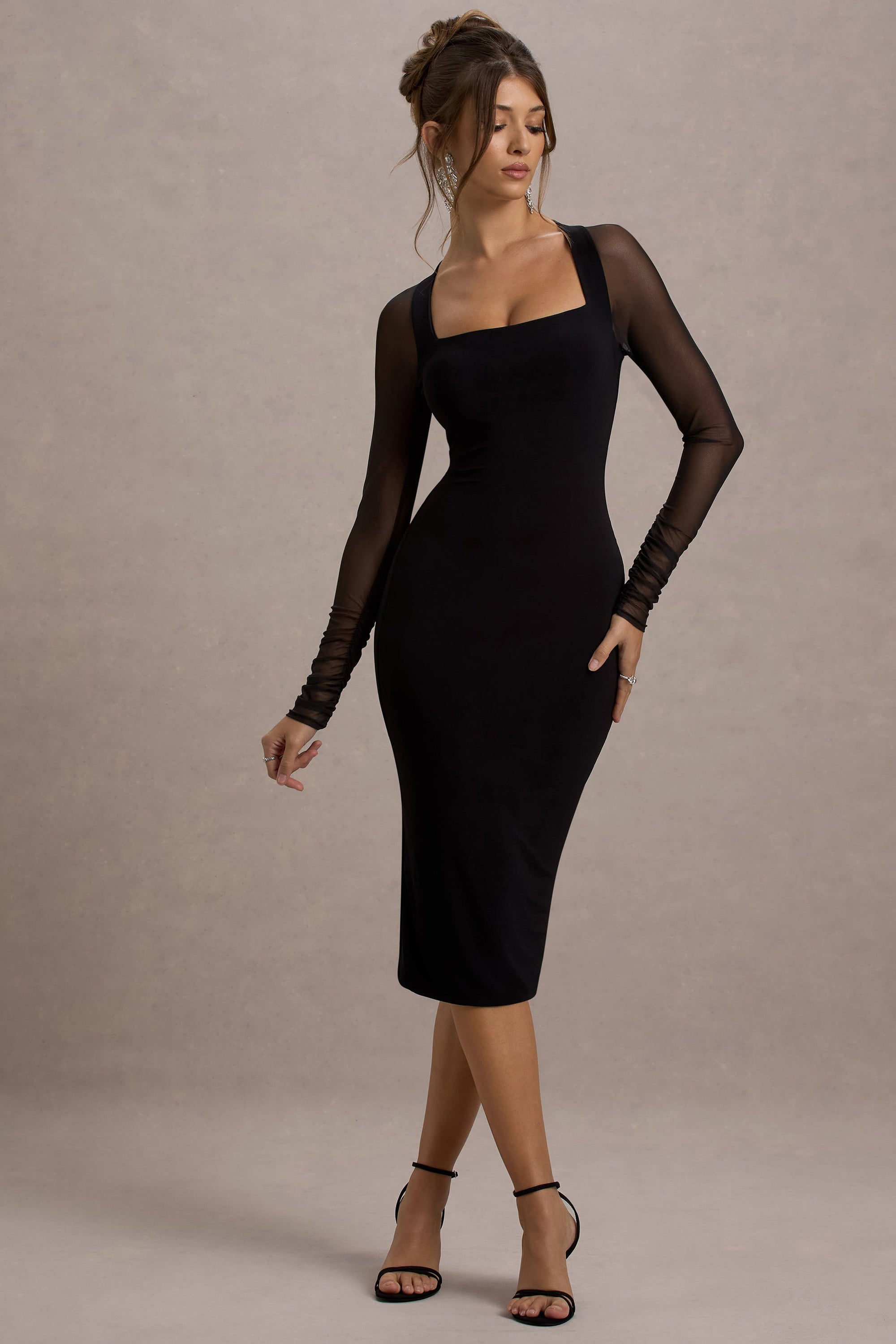 Off Track | Robe moulante noire mi-longue à manches en maille