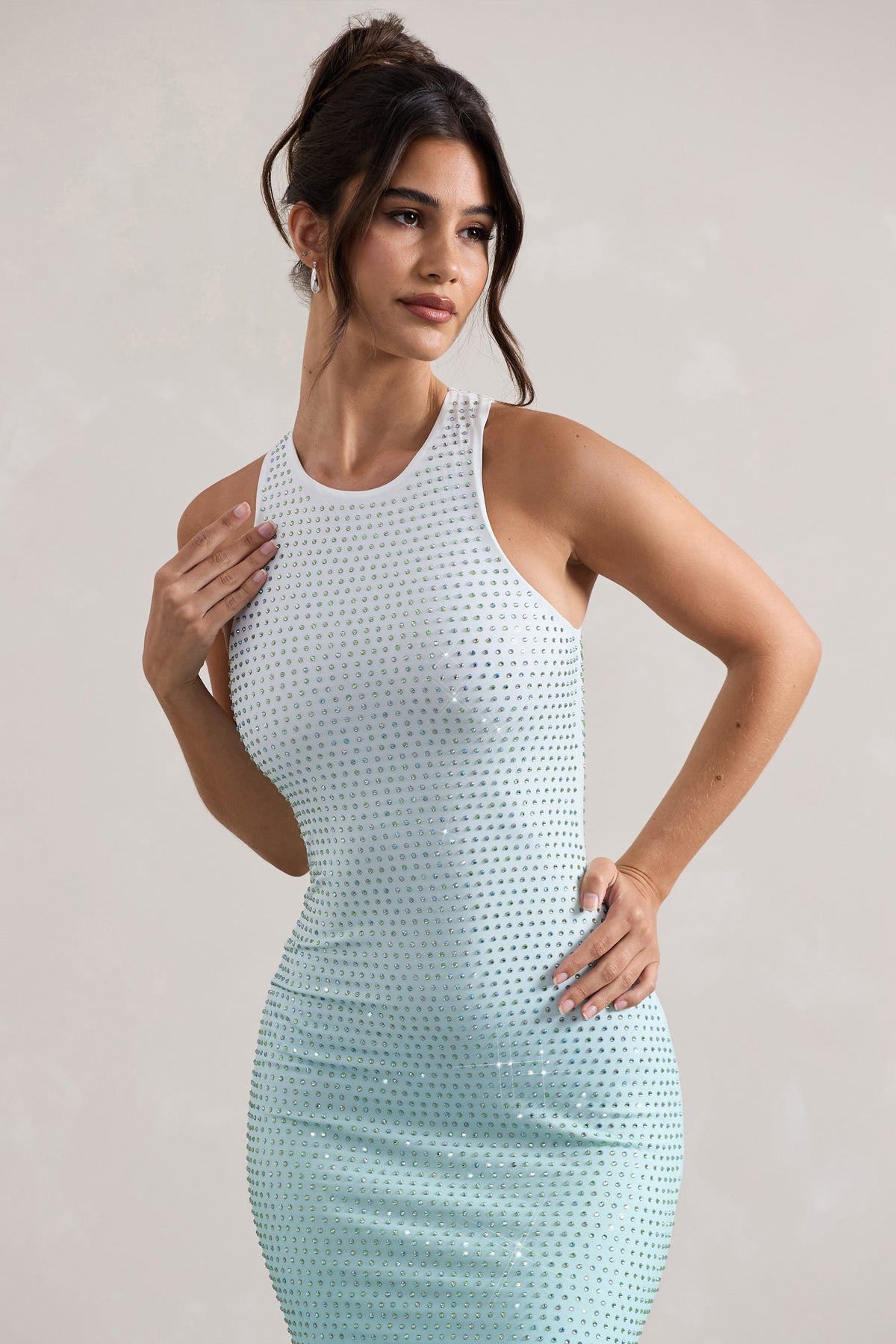Escala | Robe longue ombrée vert menthe à strass et encolure arrondie