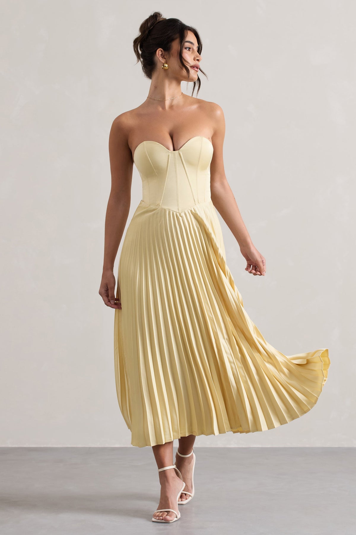 Bordeaux Robe mi longue en satin couleur jaune citron a style corset Club L London FR