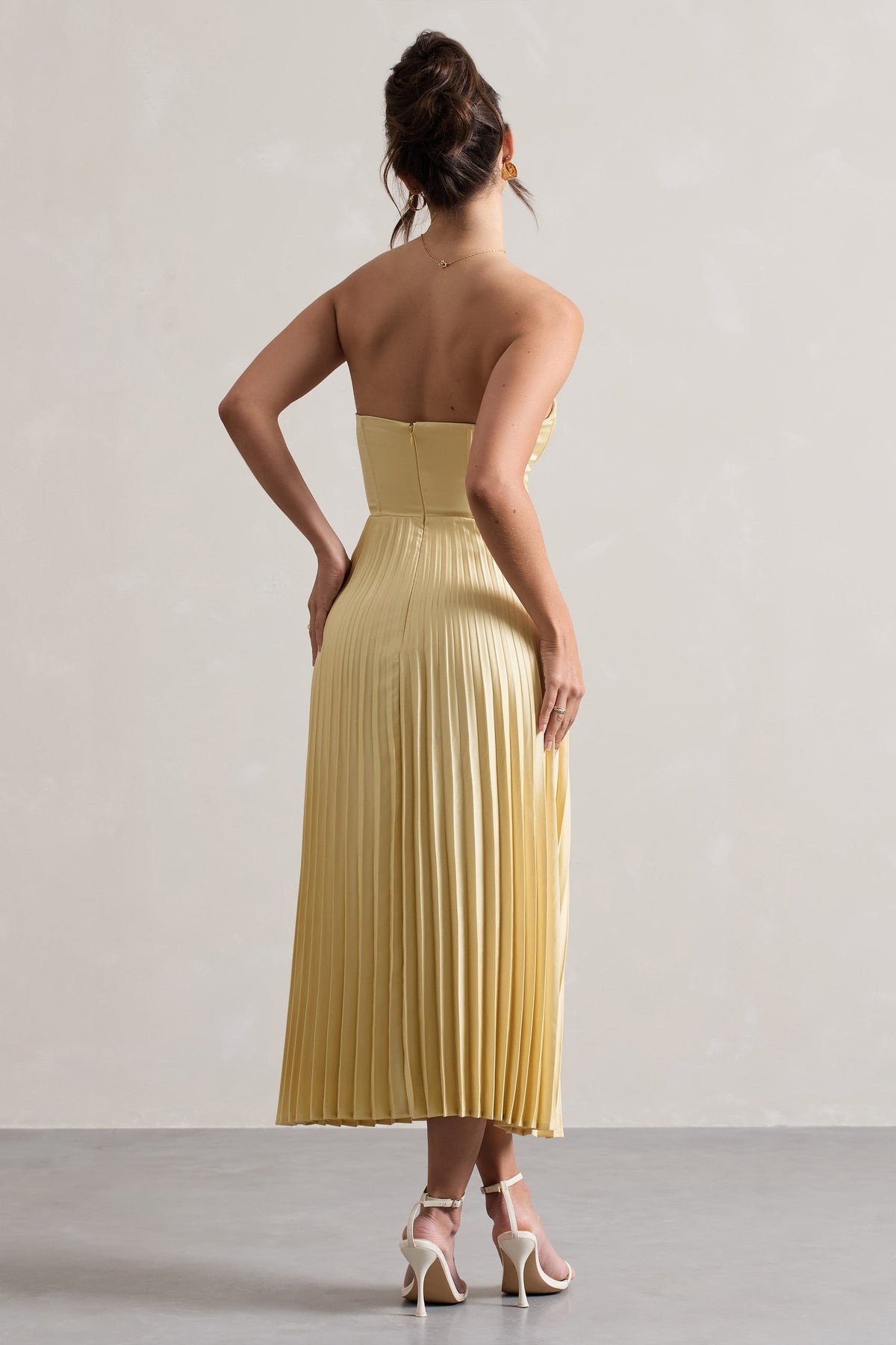 Bordeaux | Robe mi-longue en satin couleur jaune citron à style corset