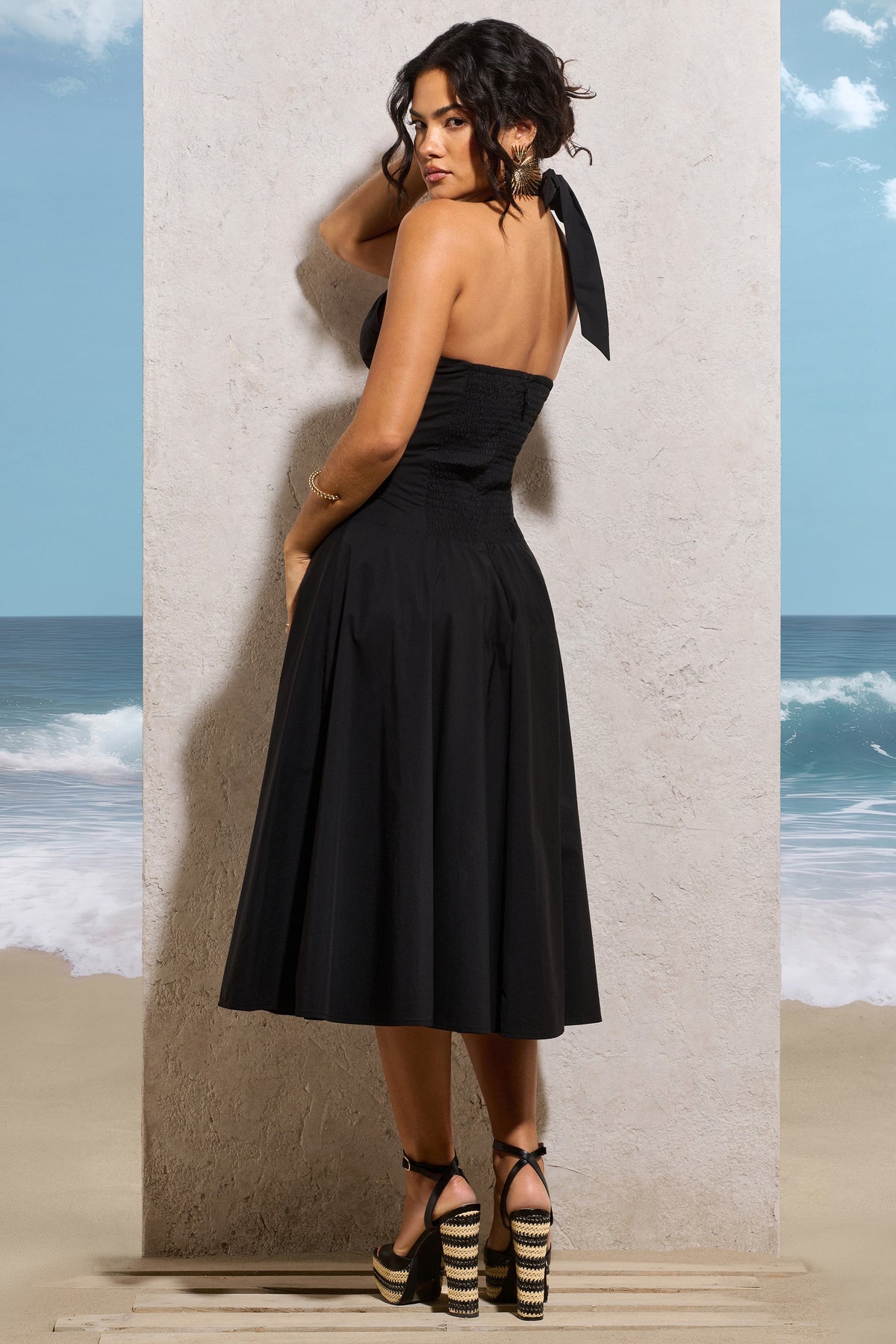 Saint-Malo | Robe mi-longue noire à encolure haute