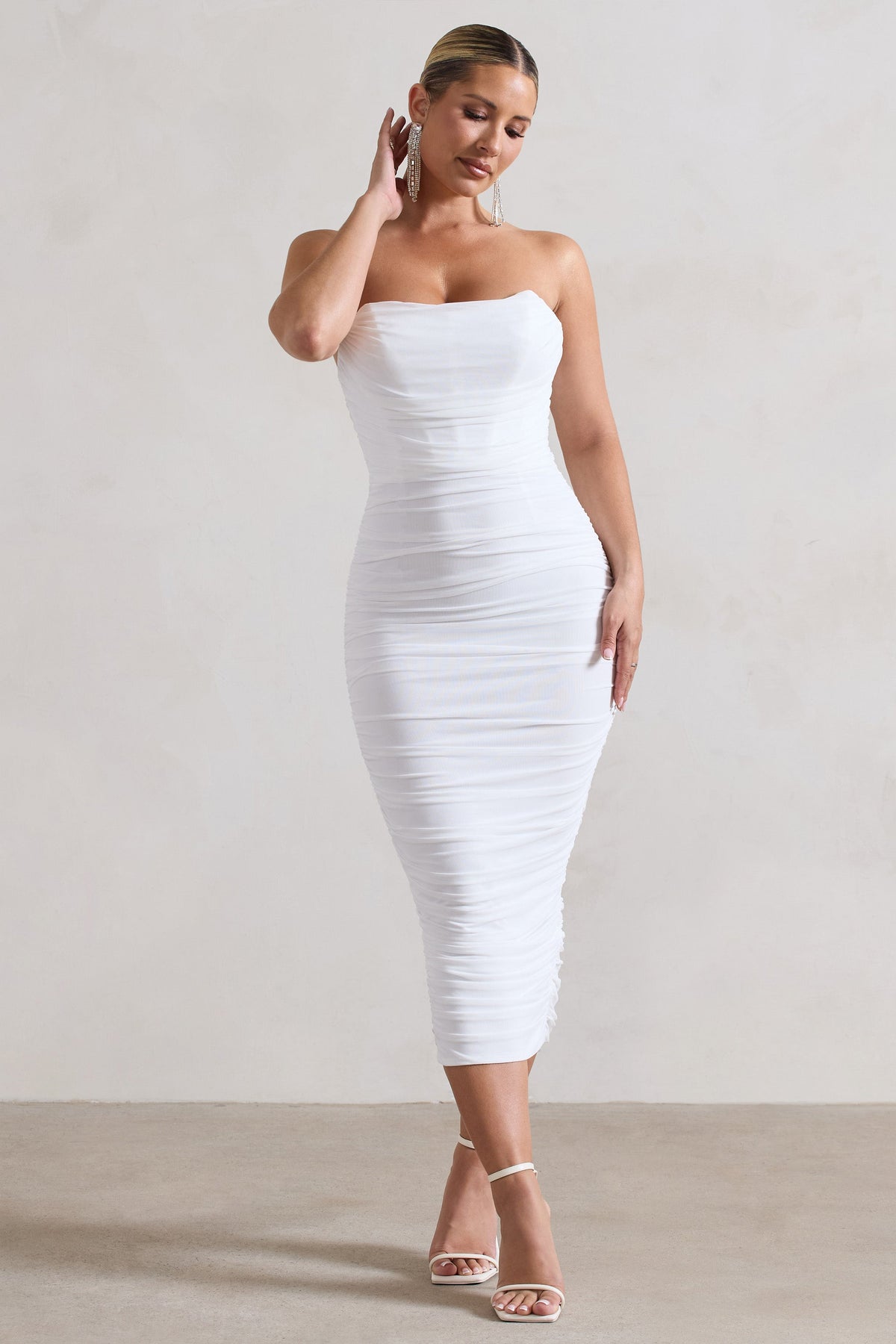 Nylah Robe mi longue moulante blanche froncee et corset Club L London FR