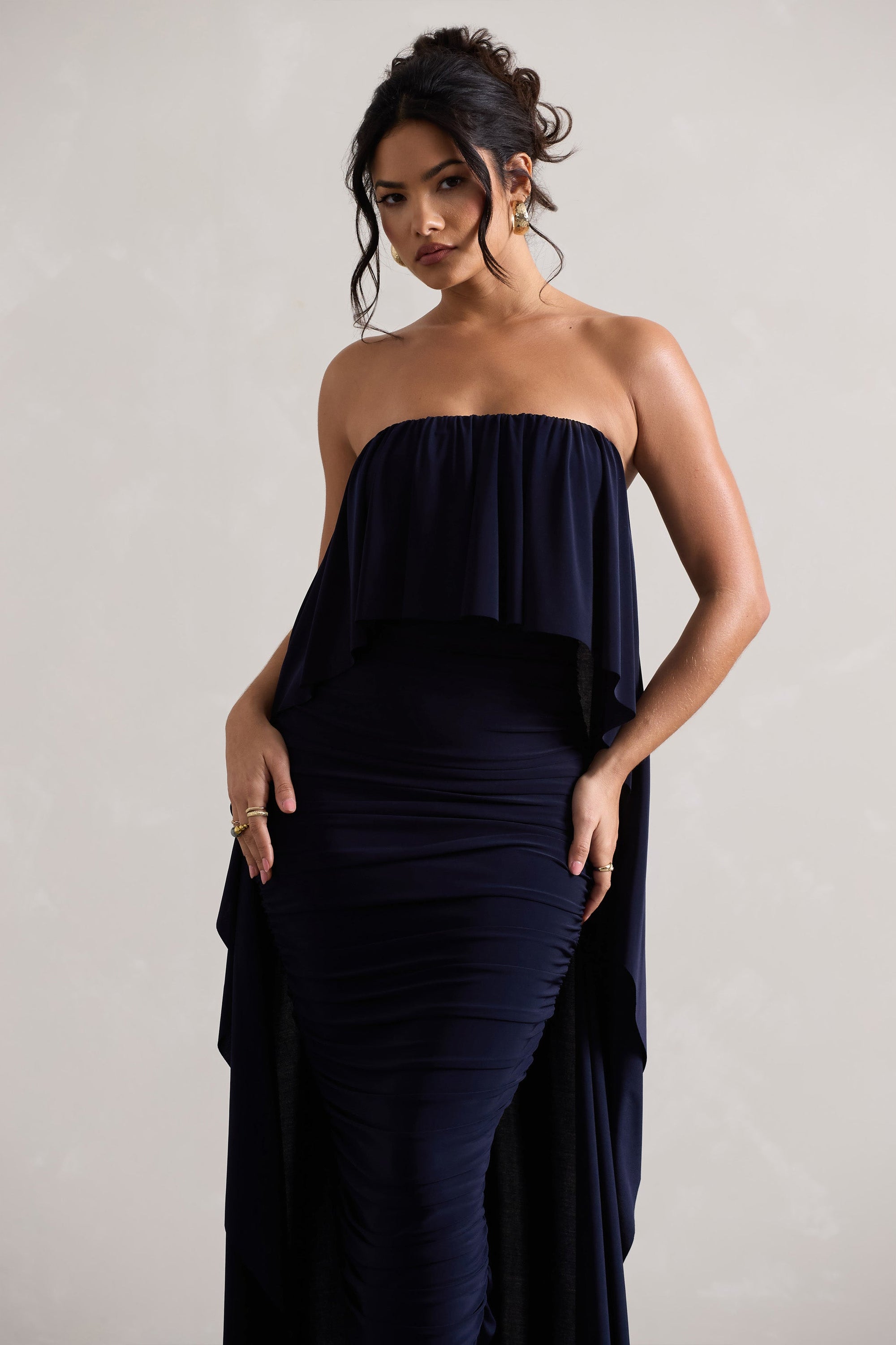 Upon A Time | Robe mi-longue bleu marine à encolure bandeau et cape
