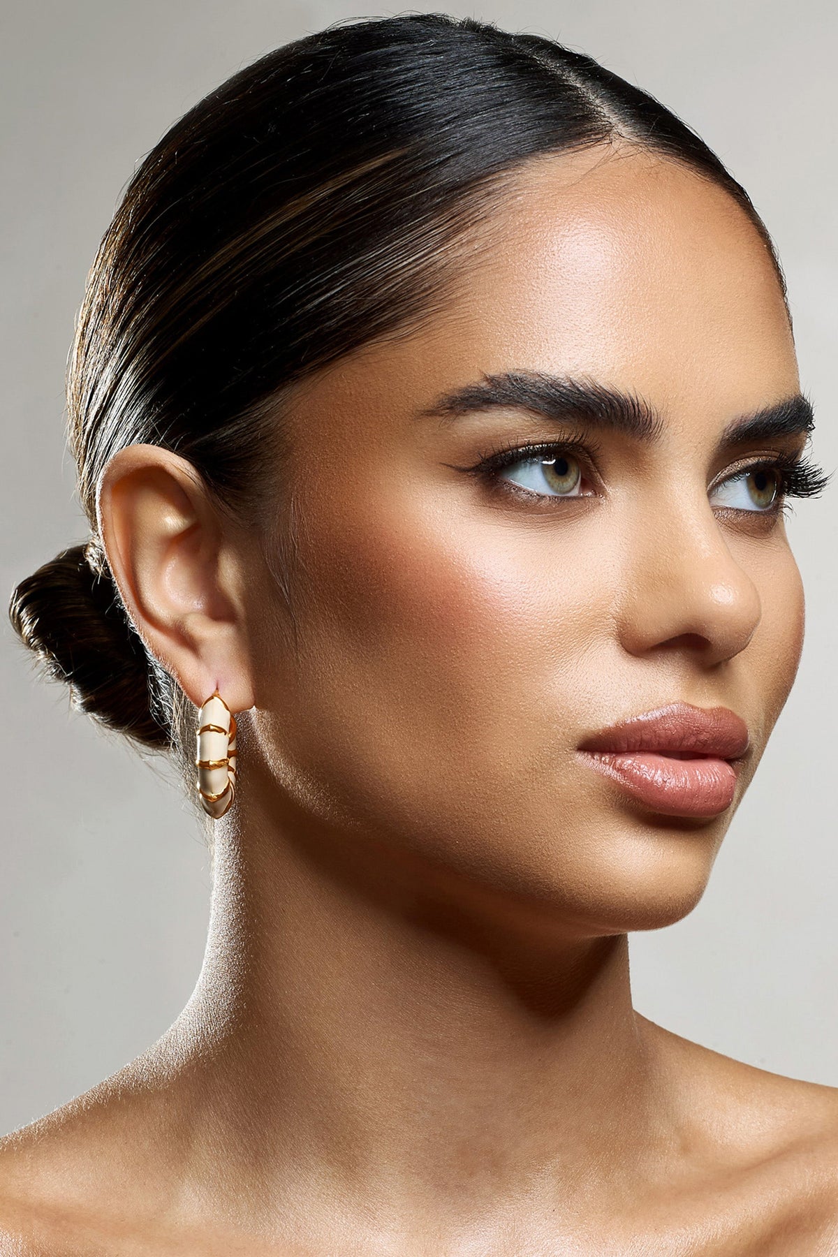 WB_CL134160007-EdieNude_GoldHoopEarrings1_b255918f-01aa-412d-98f0-7a56a7a4afdb