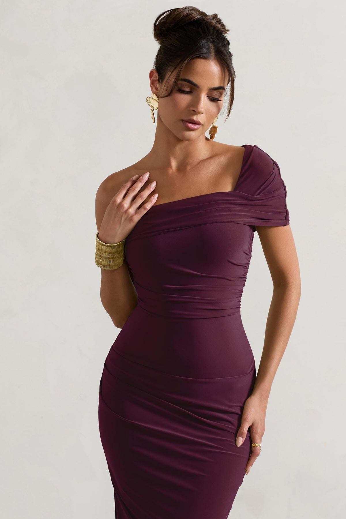 Hawaii | Robe mi-longue prune asymétrique à une épaule avec fente