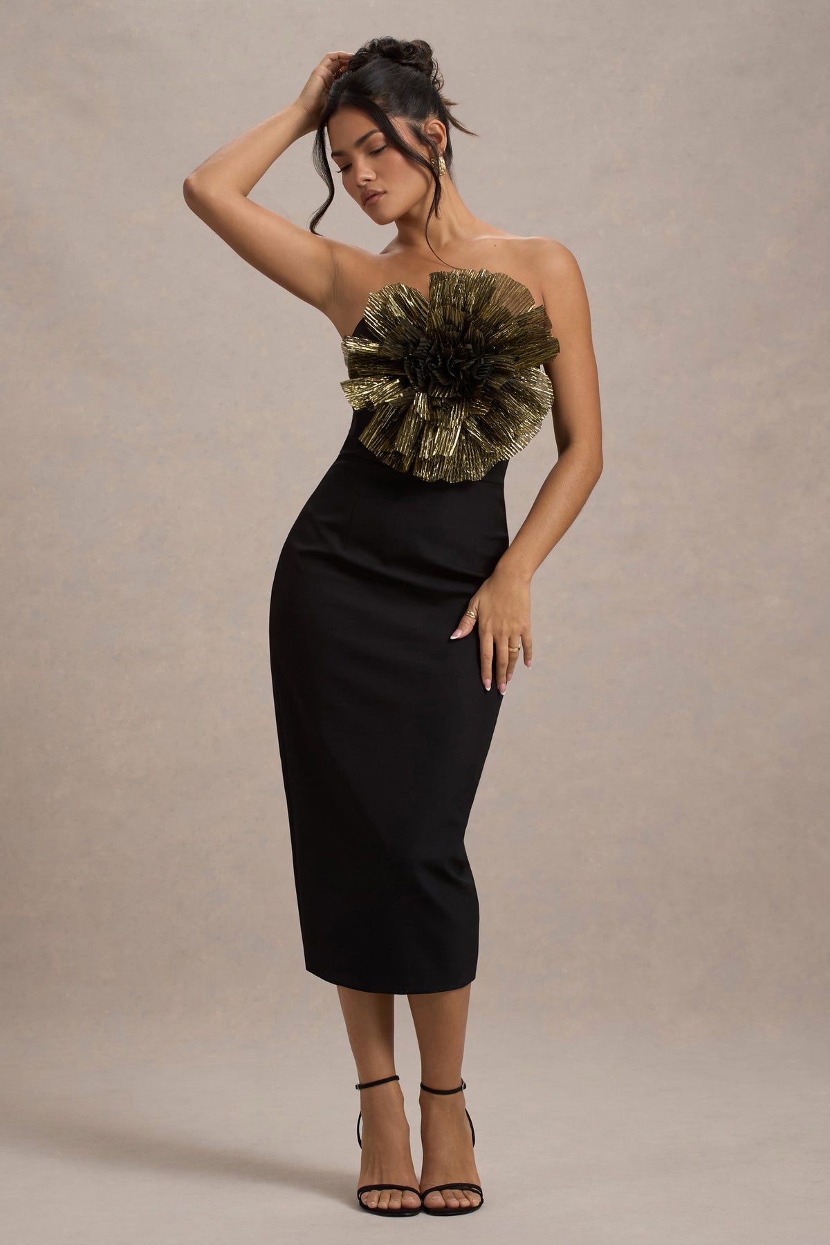 Moya | Robe mi-longue moulante noire et dorée avec détail corsage