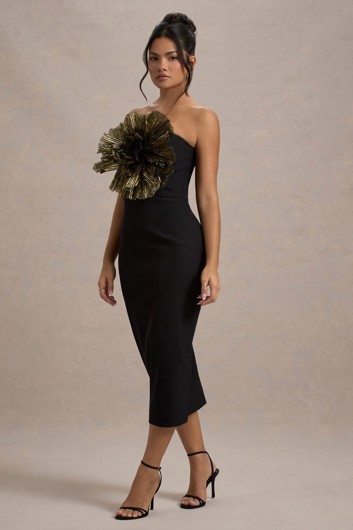 Moya | Robe mi-longue moulante noire et dorée avec détail corsage