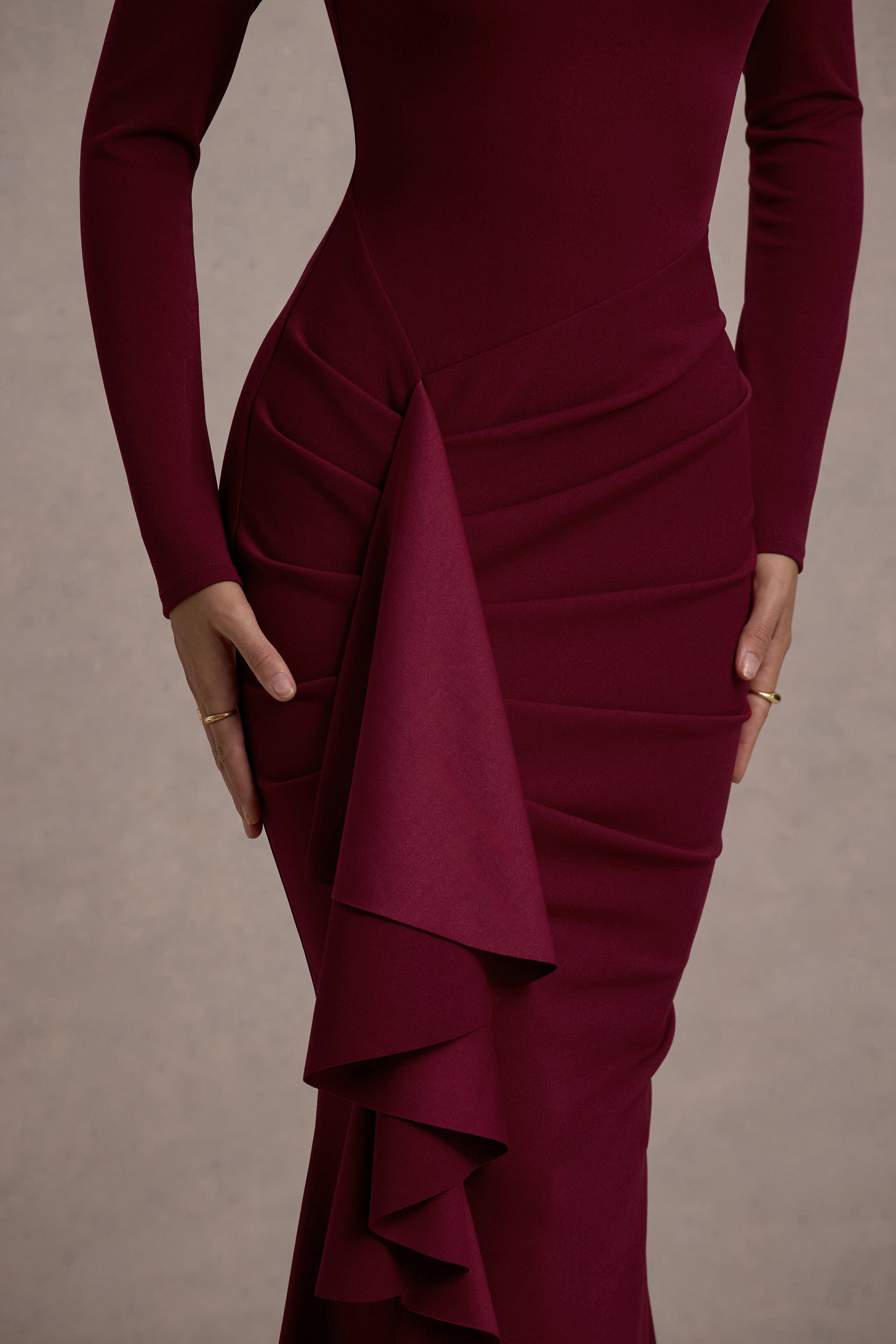 Alayna | Robe Longue à Manches Longues Rouge Cerise avec Fente Volantée