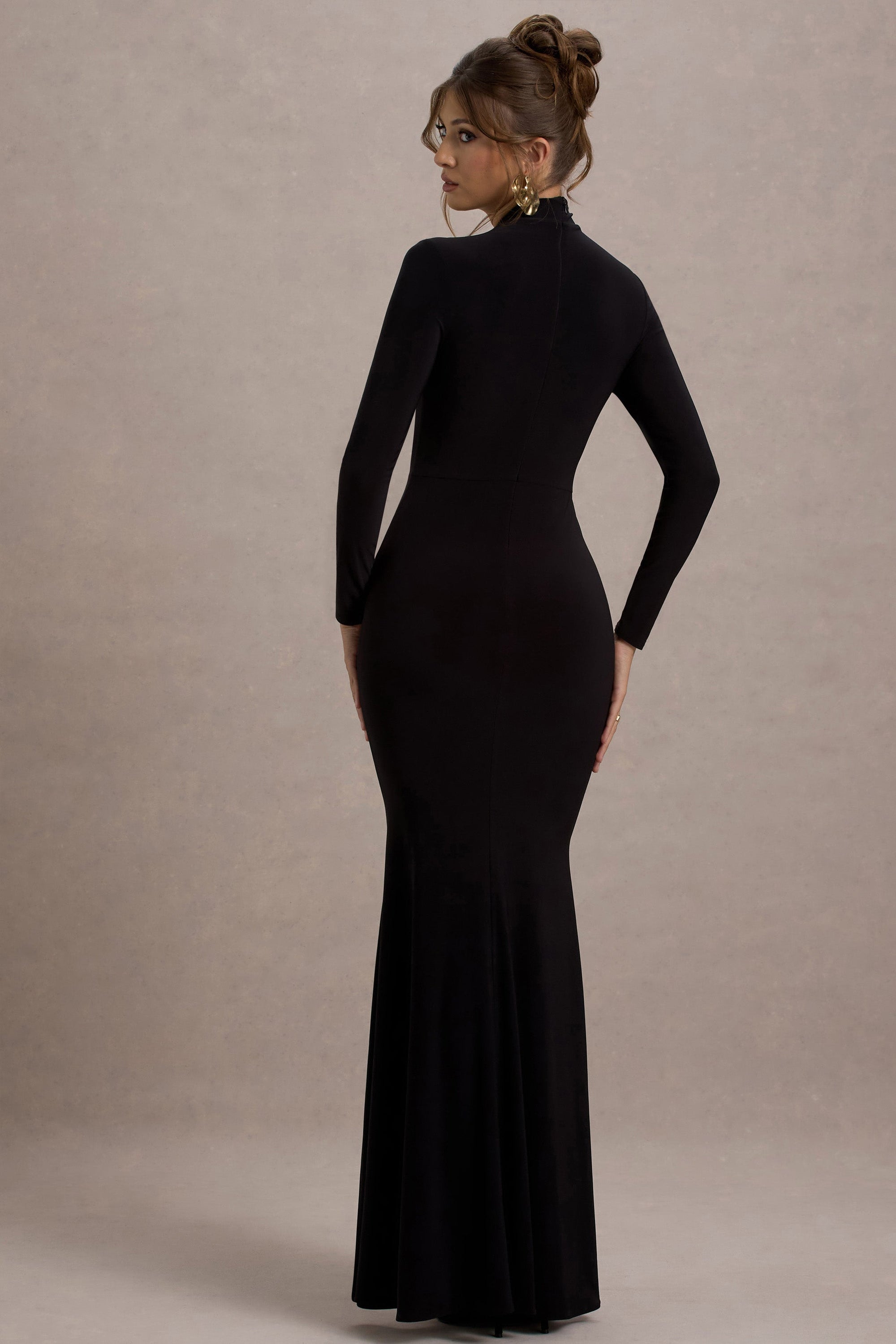 Tova | Robe longue noire à manches longues et col montant