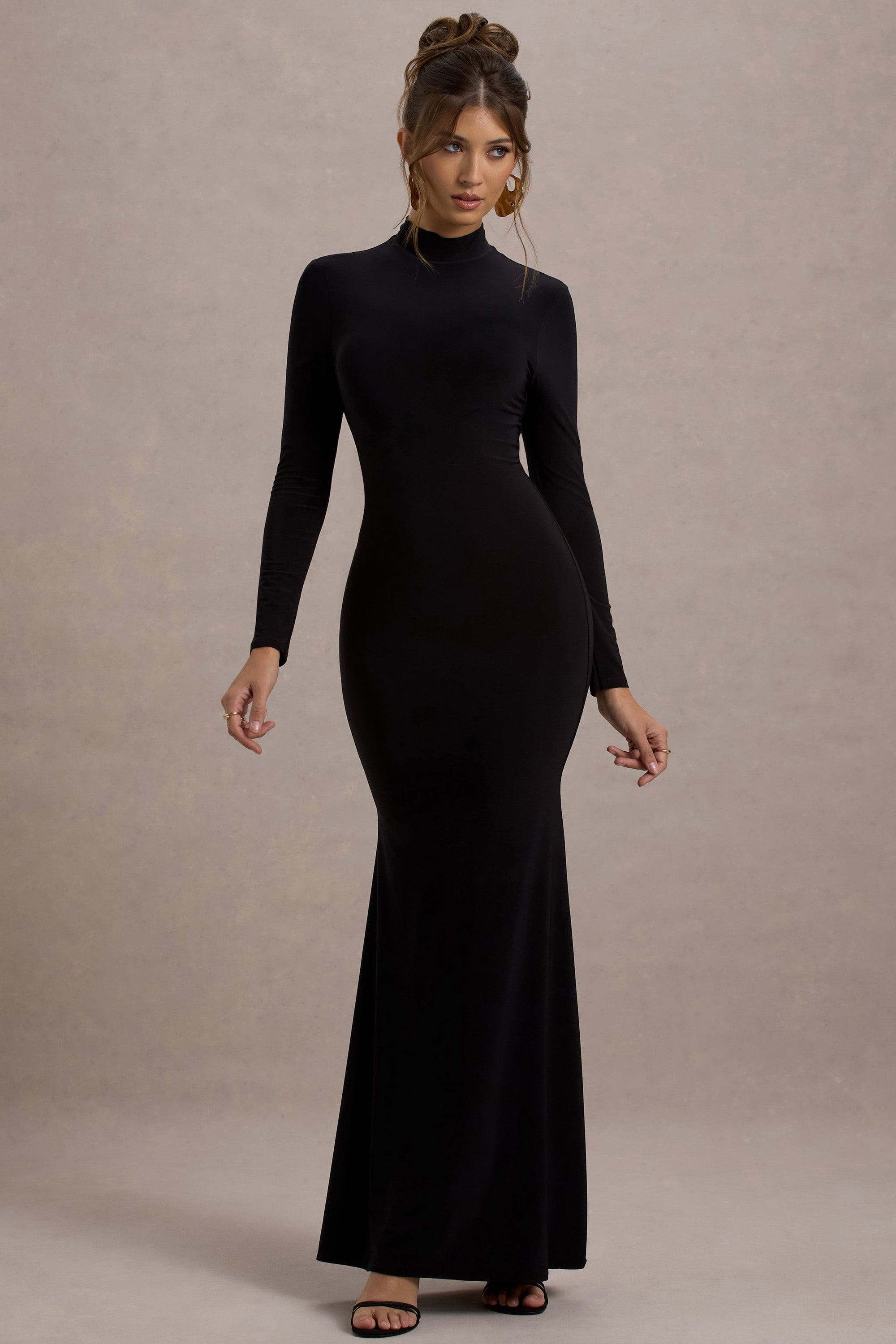 Tova | Robe longue noire à manches longues et col montant