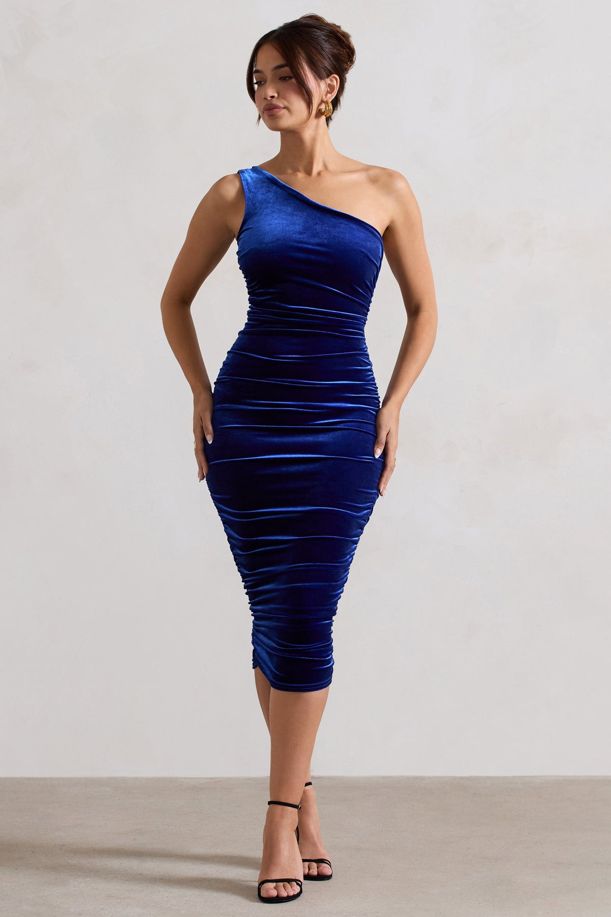 Back For More | Robe mi-longue froncée en velours bleu cobalt à une épaule