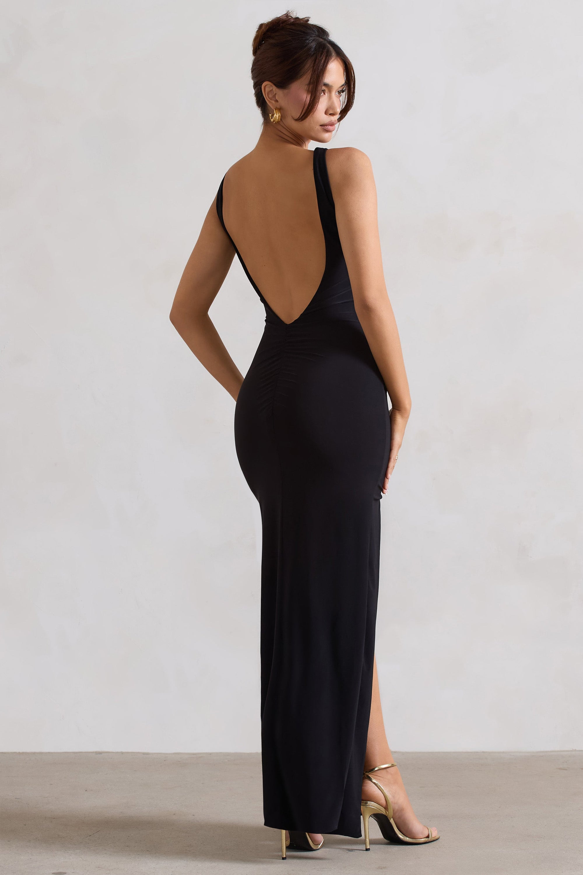 Kate | Robe longue noire à encolure carrée avec dos plongeant et fente sur la cuisse