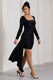 Crimson Cut | Mini-robe moulante en velours noir à manches longues et à cape