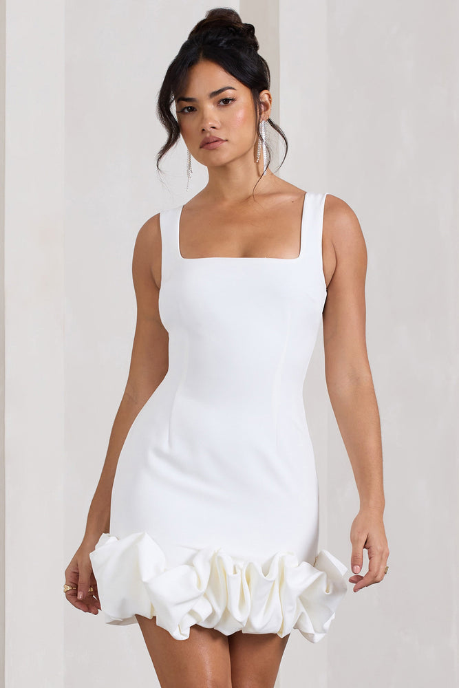 Lucy | Mini-robe blanche à bretelles et bordure froncée Robes de mariée courtes The Wedding Explorer