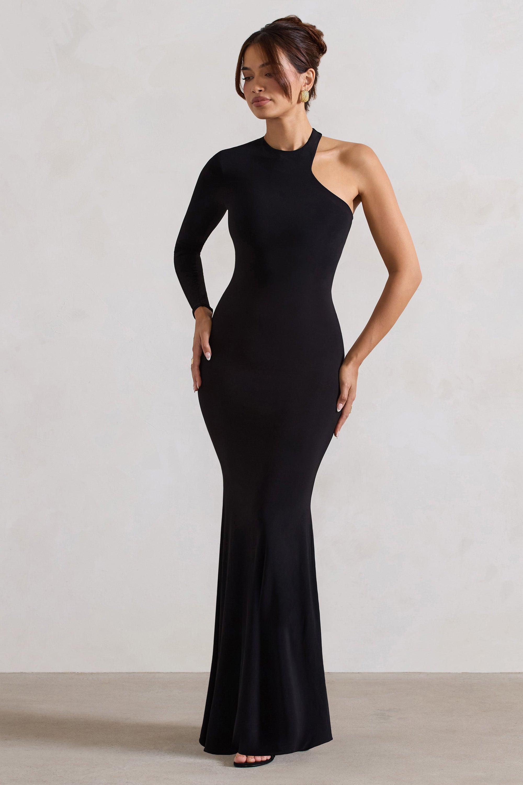 Tyra | Robe longue noire à encolure asymétrique et dos ouvert
