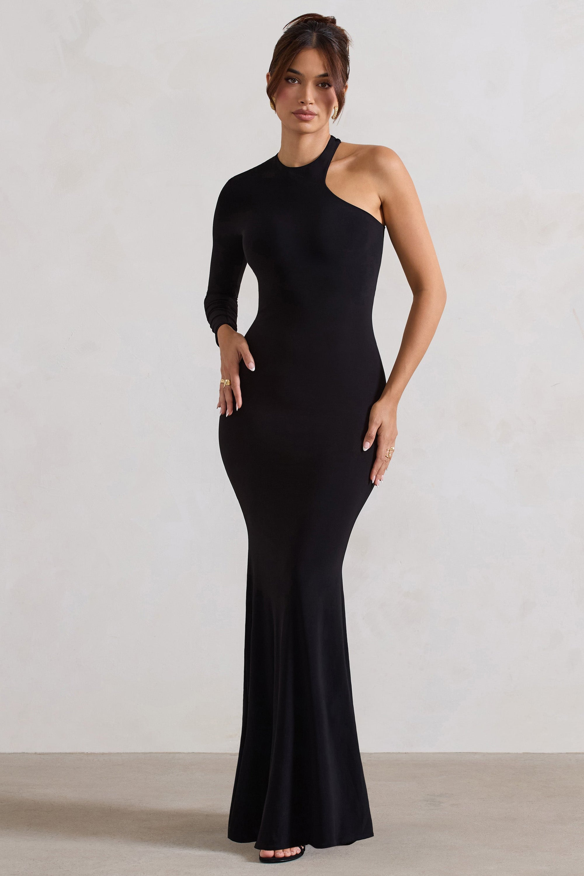 Tyra | Robe longue noire à encolure asymétrique et dos ouvert