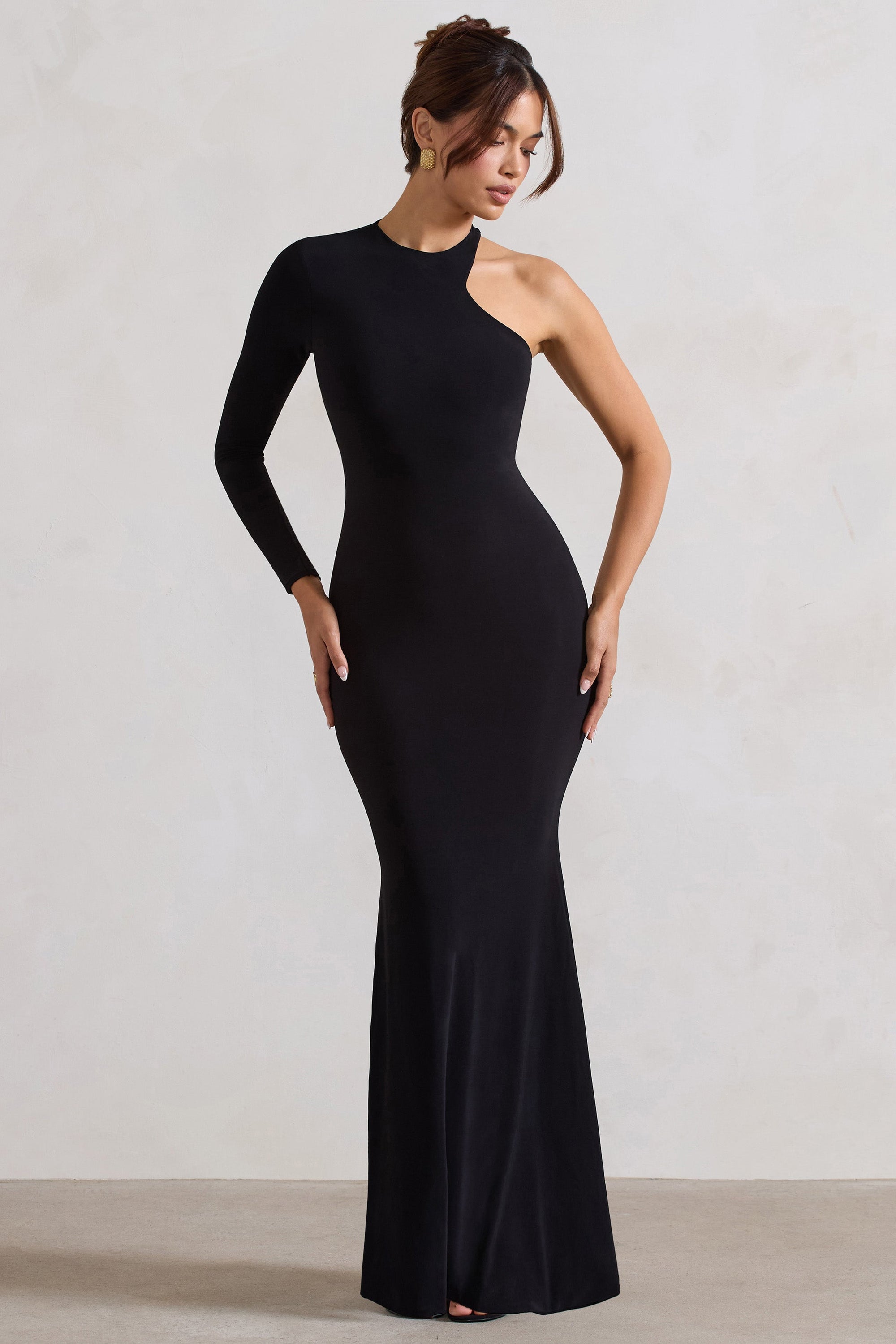 Tyra | Robe longue noire à encolure asymétrique et dos ouvert