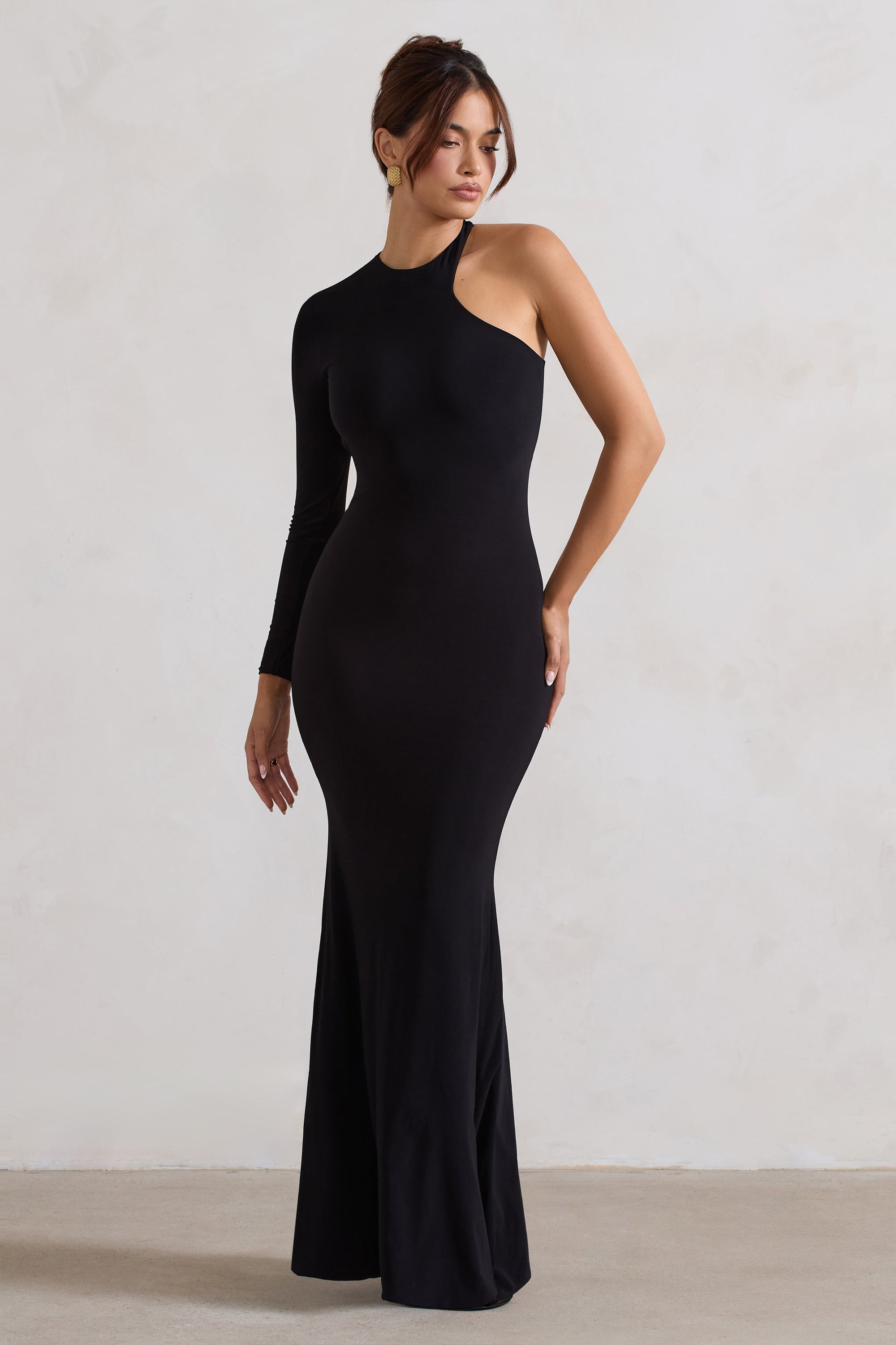 Tyra | Robe longue noire à encolure asymétrique et dos ouvert