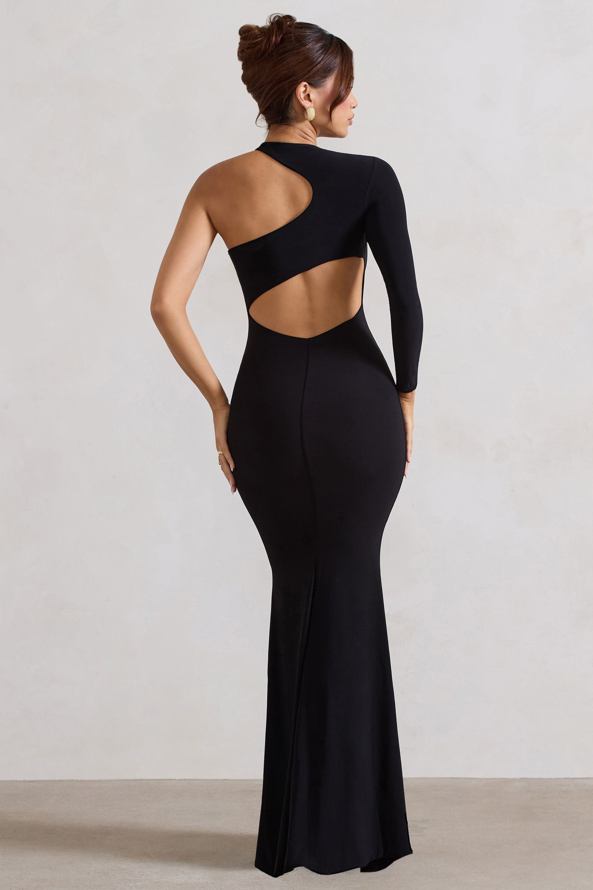 Tyra | Robe longue noire à encolure asymétrique et dos ouvert
