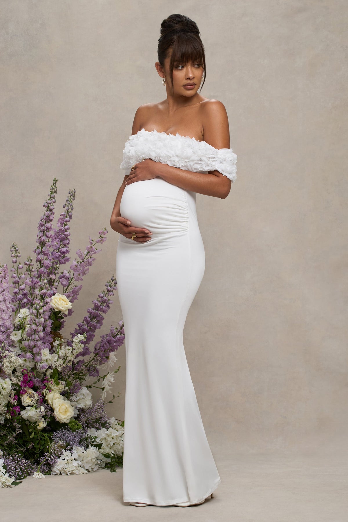 Inflorescence | Robe longue de maternité encolure bardot à fleurs en maille blanche