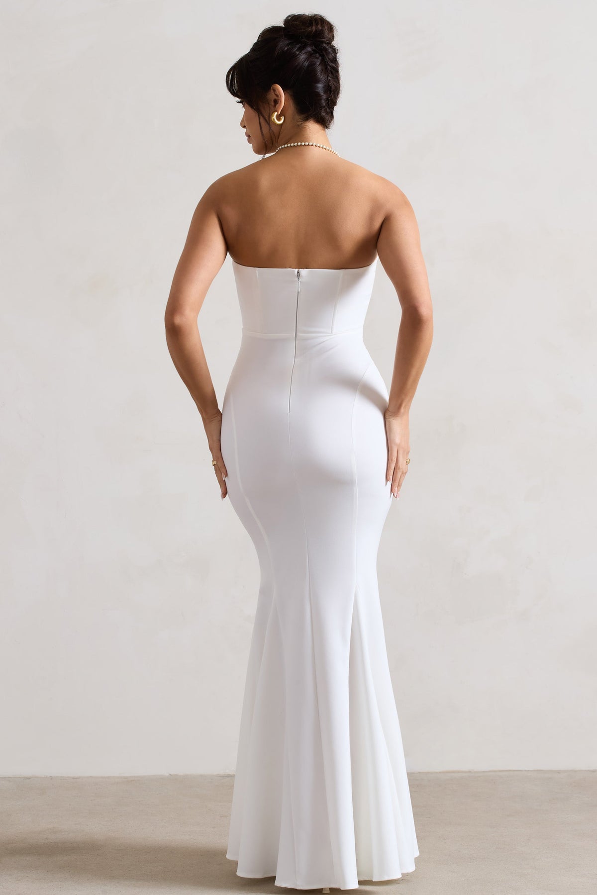 Idyllic | Robe longue crème sans manches style corset à queue de poisson