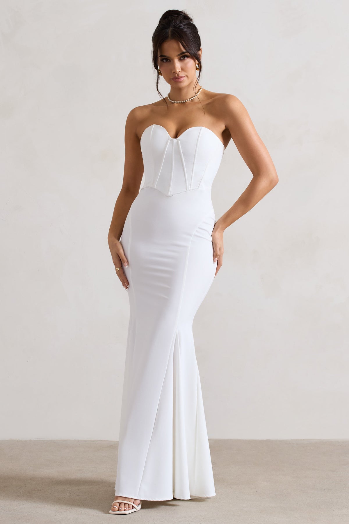 Idyllic | Robe longue crème sans manches style corset à queue de poisson