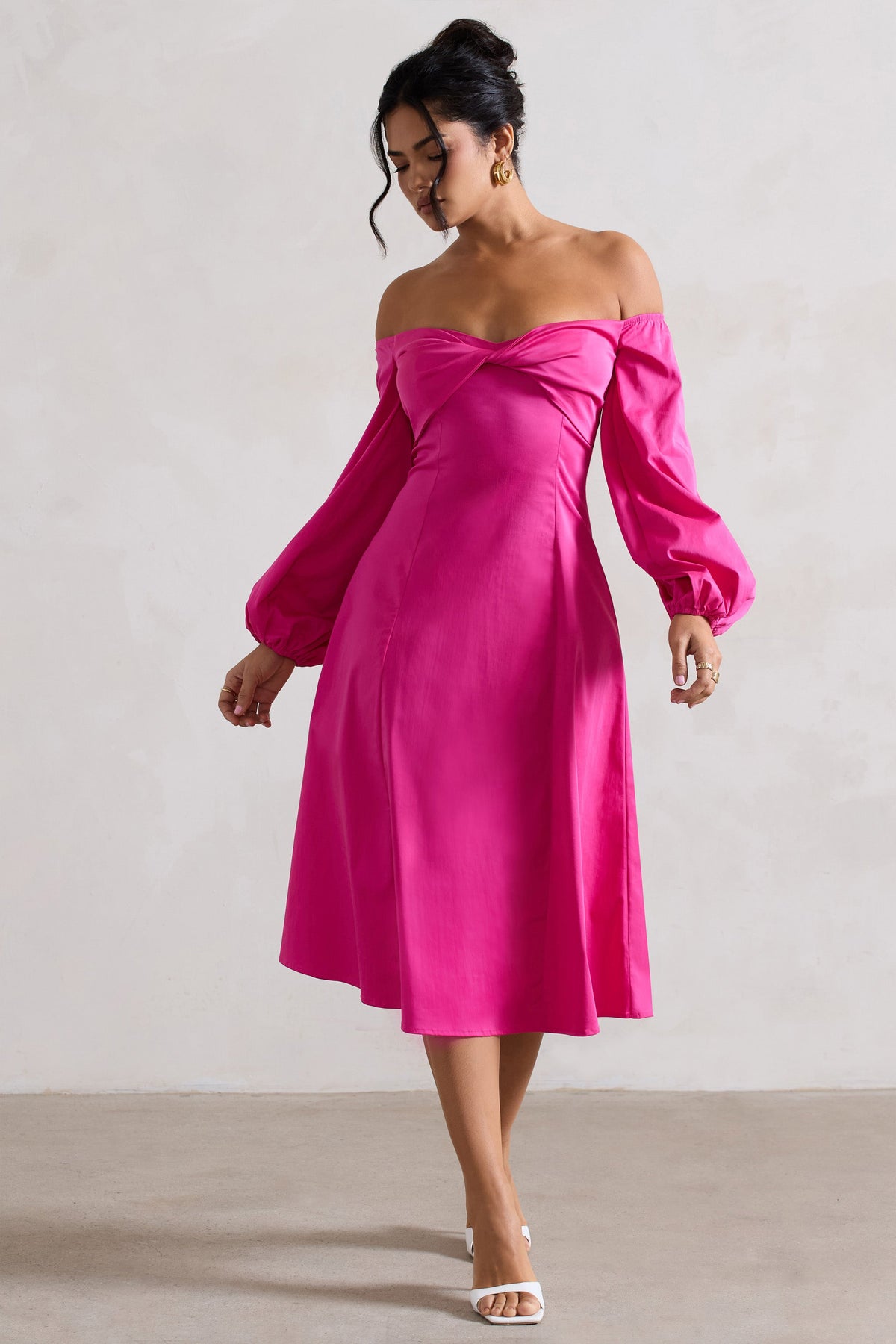 Santino | Robe mi-longue rose décolleté bardot torsadé et manches bouffantes