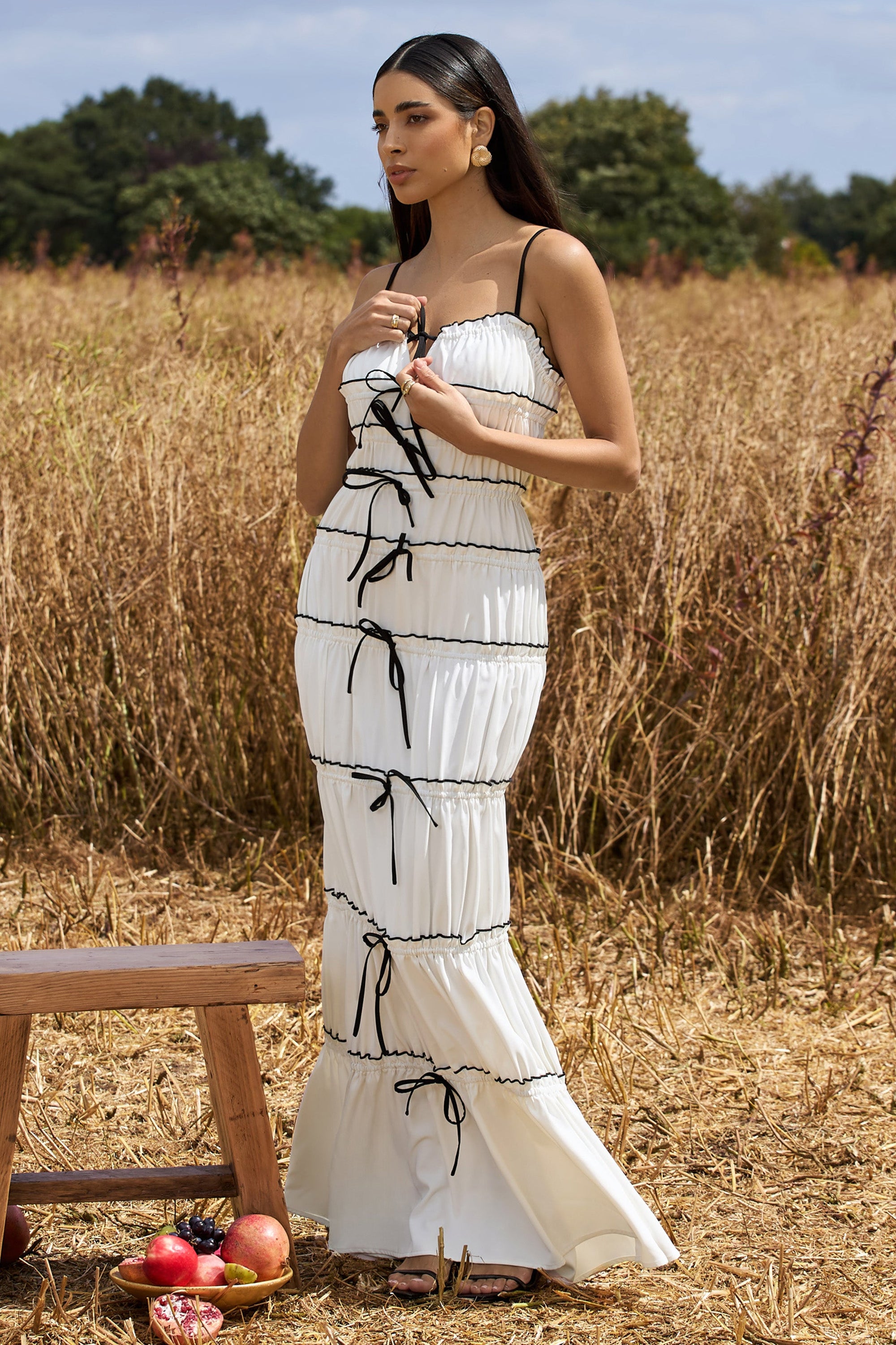 Summer Breeze | Robe longue blanche à bretelles avec volants et fronces