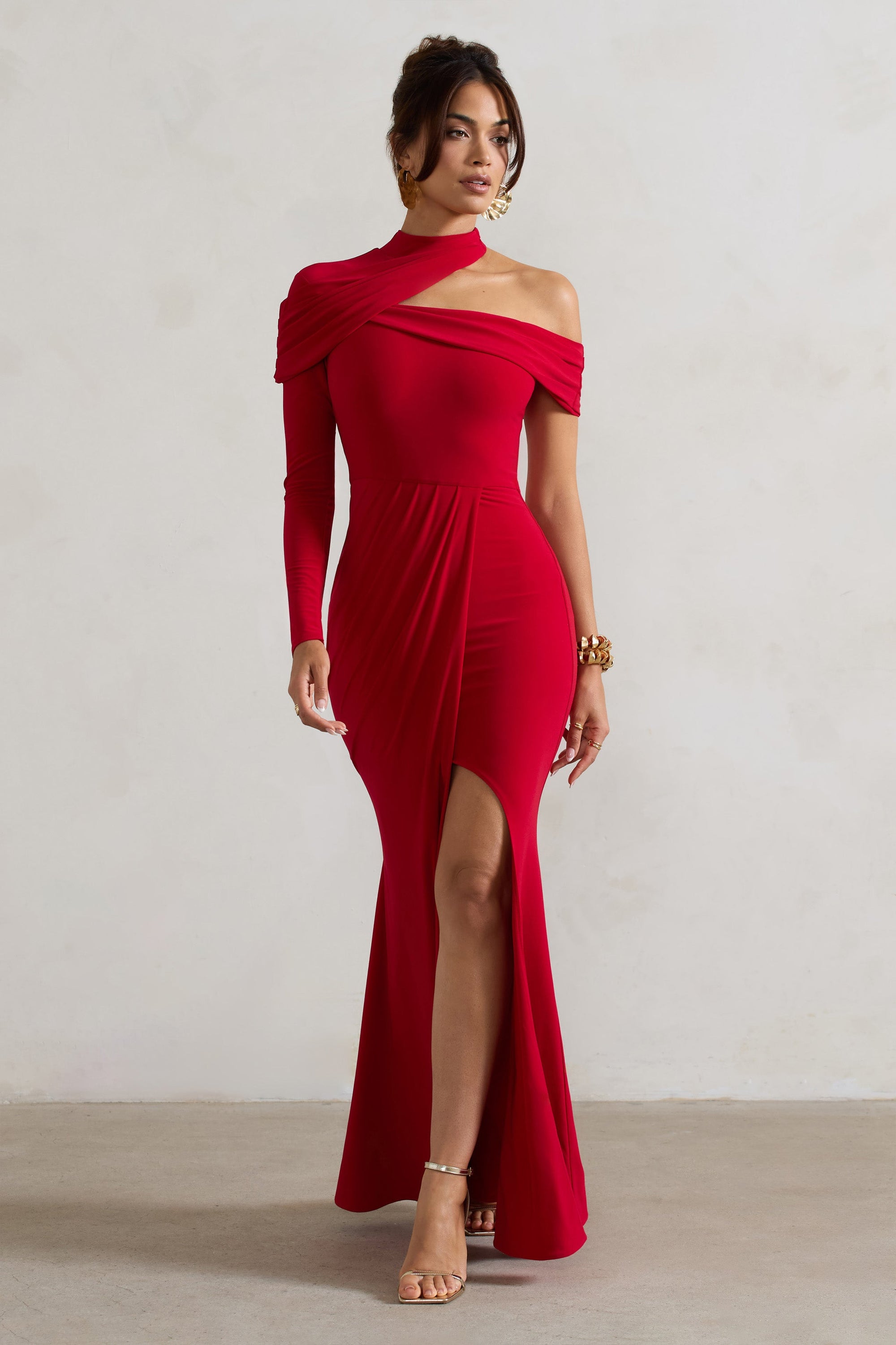 Tyla | Robe longue rouge asymétrique à encolure haute et fente sur la jambe