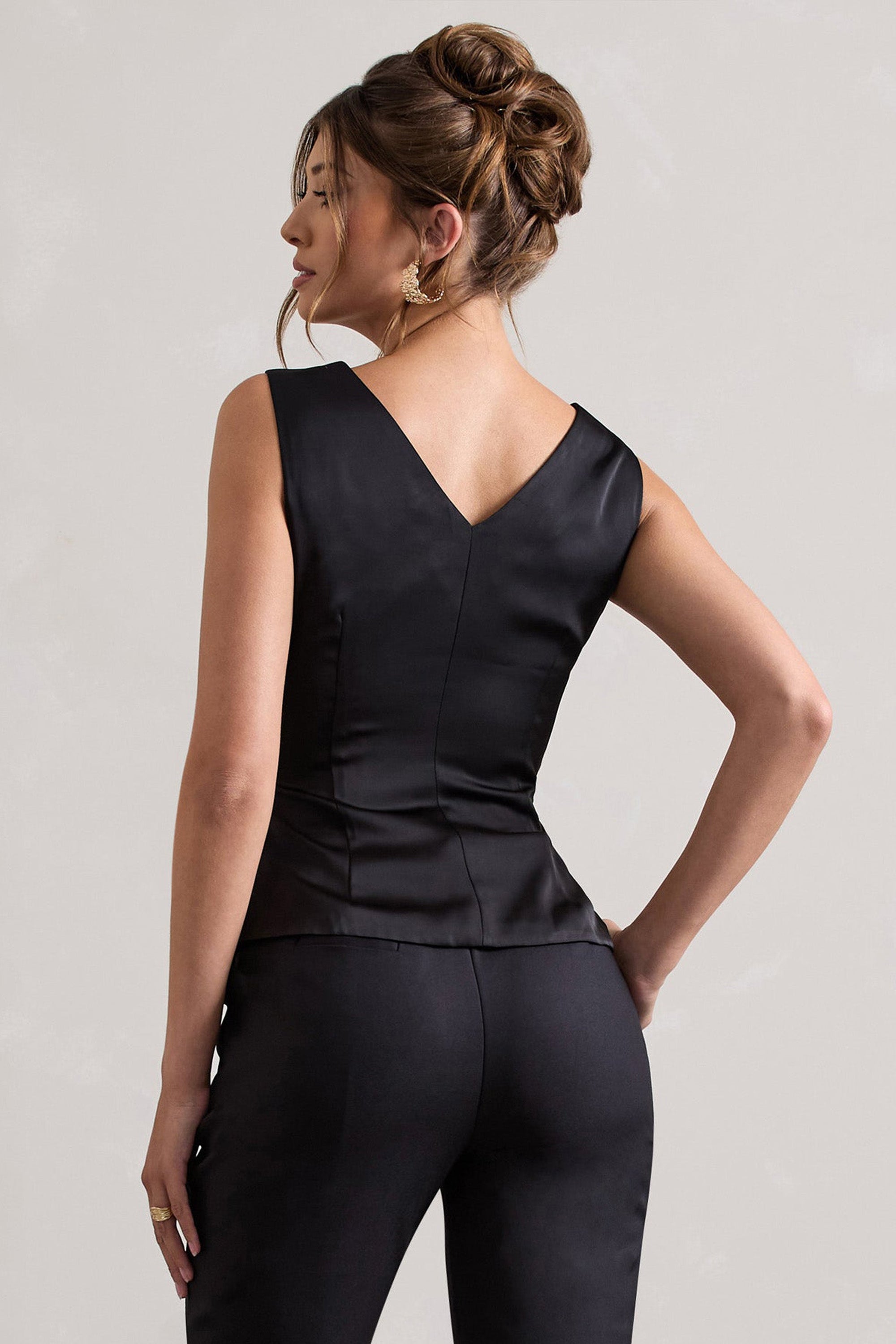 Adoration | Haut en satin noir décolleté plongeant et noeud