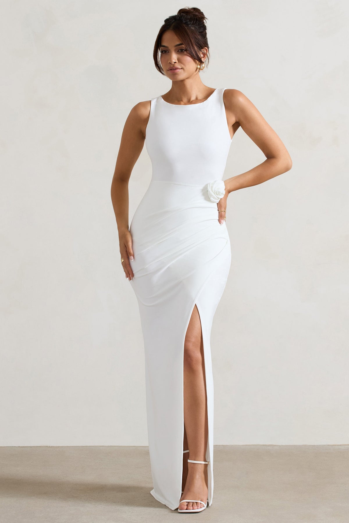 Lainey | Robe longue blanche à drapé avec corsage floral