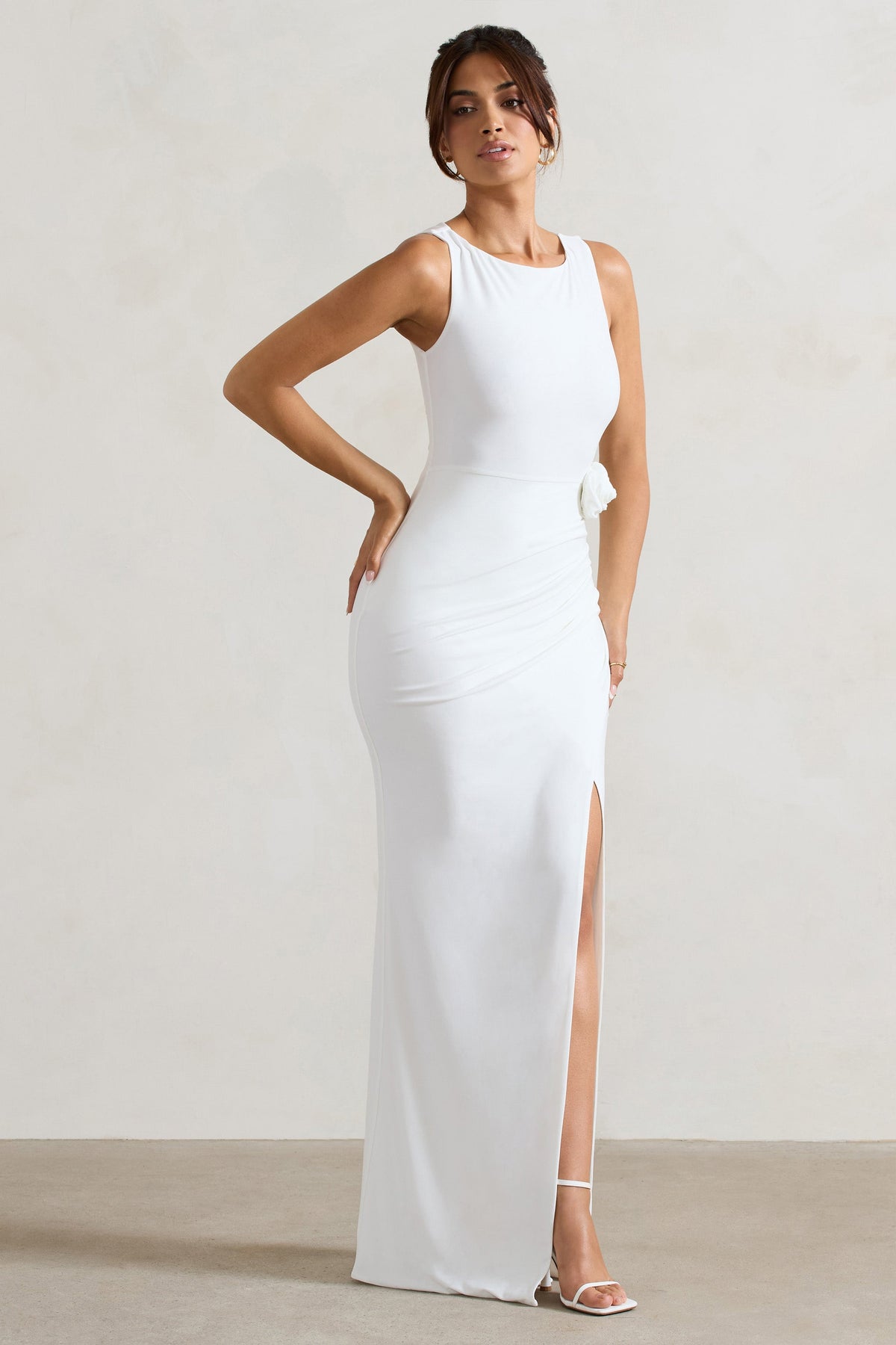 Lainey | Robe longue blanche à drapé avec corsage floral