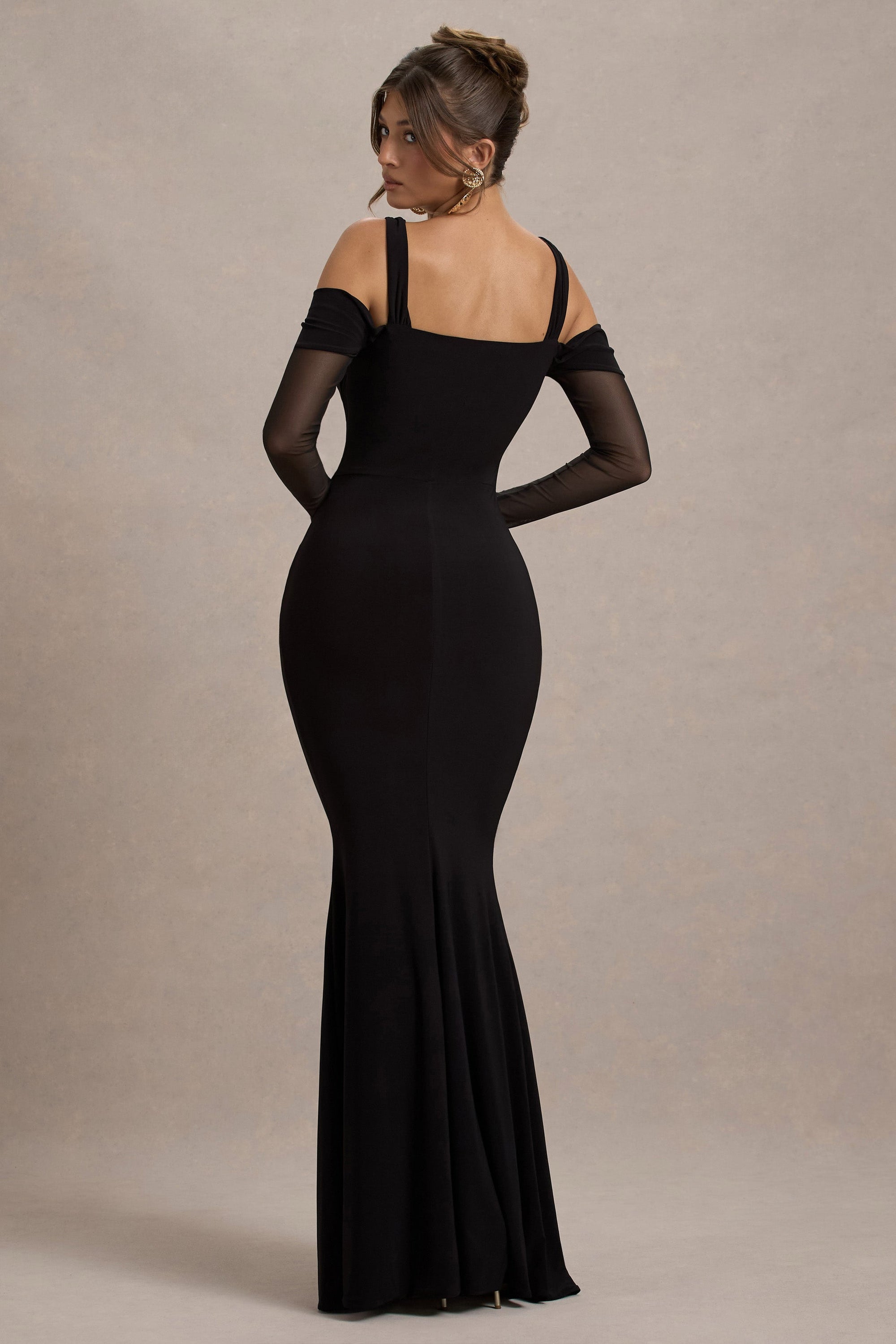 Milana | Robe longue noire à encolure carrée drapée avec manches longues et jupe portefeuille