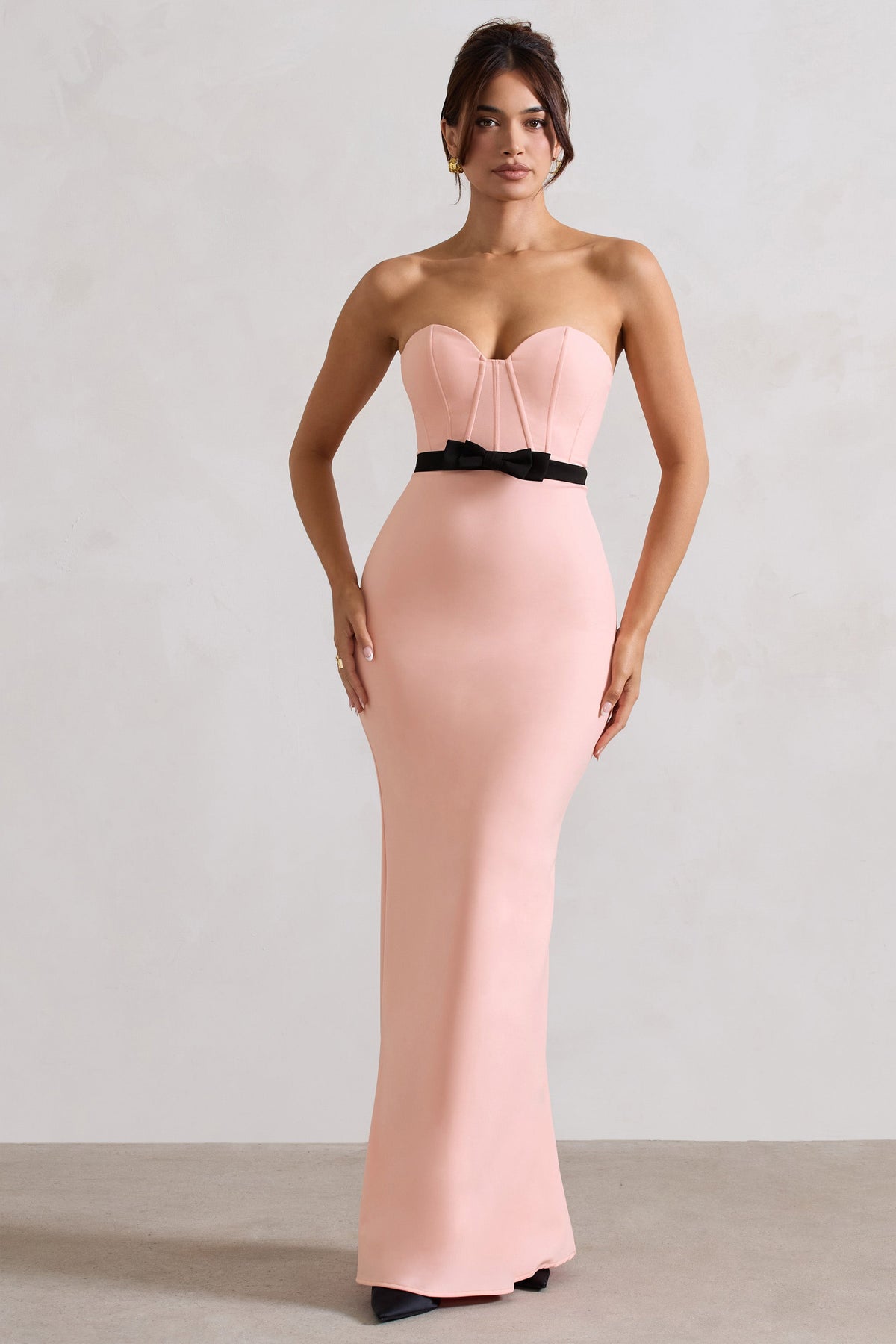 Albi | Robe longue rose structurée sans bretelles avec corset et nœud