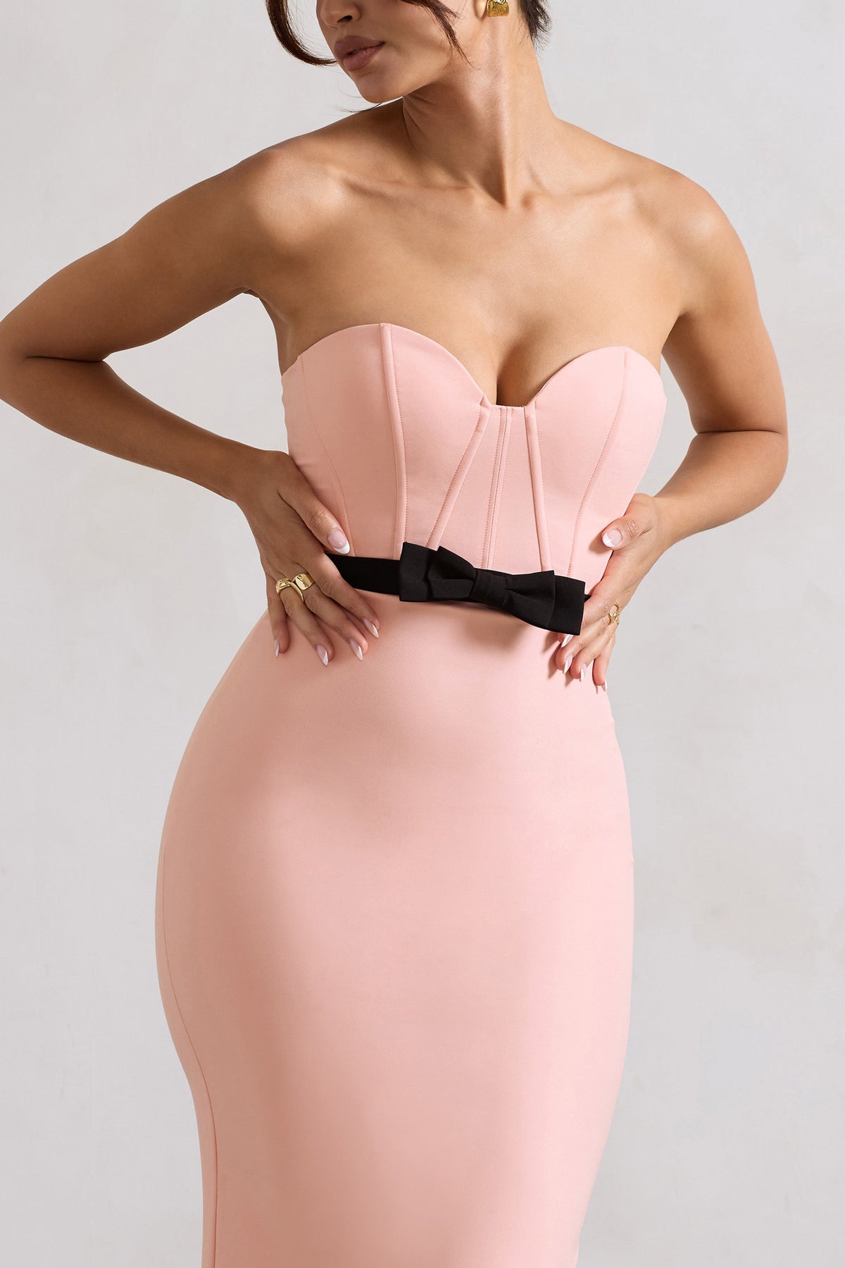 Albi | Robe longue rose structurée sans bretelles avec corset et nœud