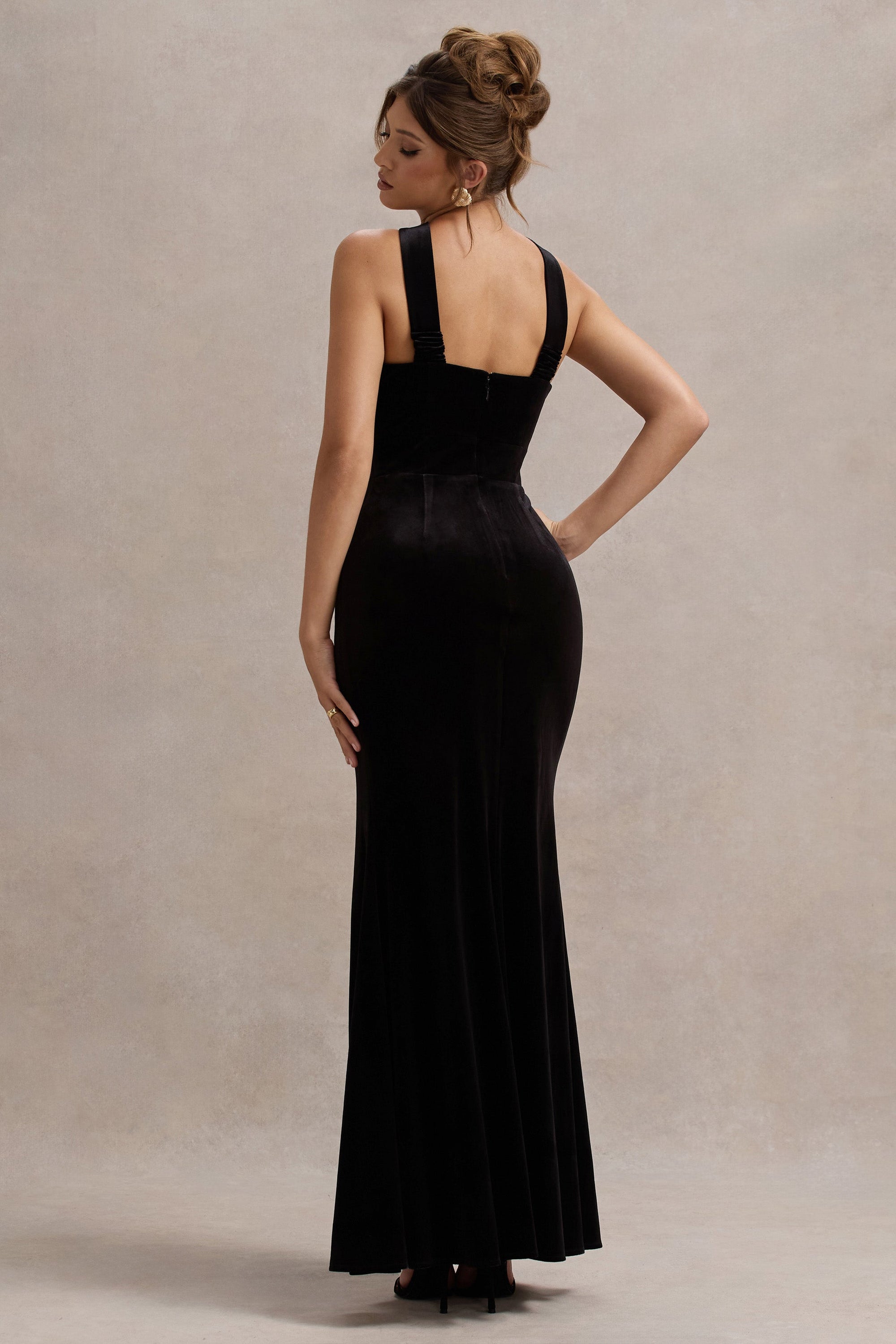 Mystery | Robe longue noire en velours à décolleté plongeant dos nu  fente et nœud